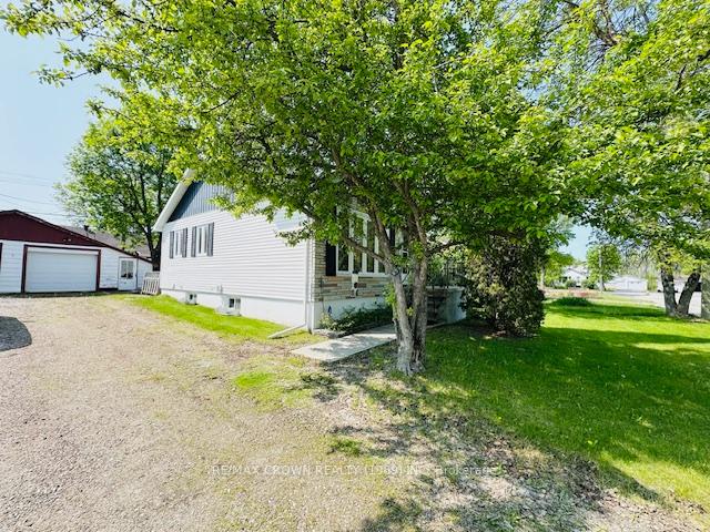 Photo 9 of 15 Poplar Crescent, Kapuskasing — HOMEH
