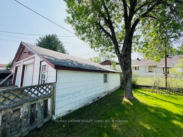 Photo 11 of 15 Poplar Crescent, Kapuskasing — HOMEH