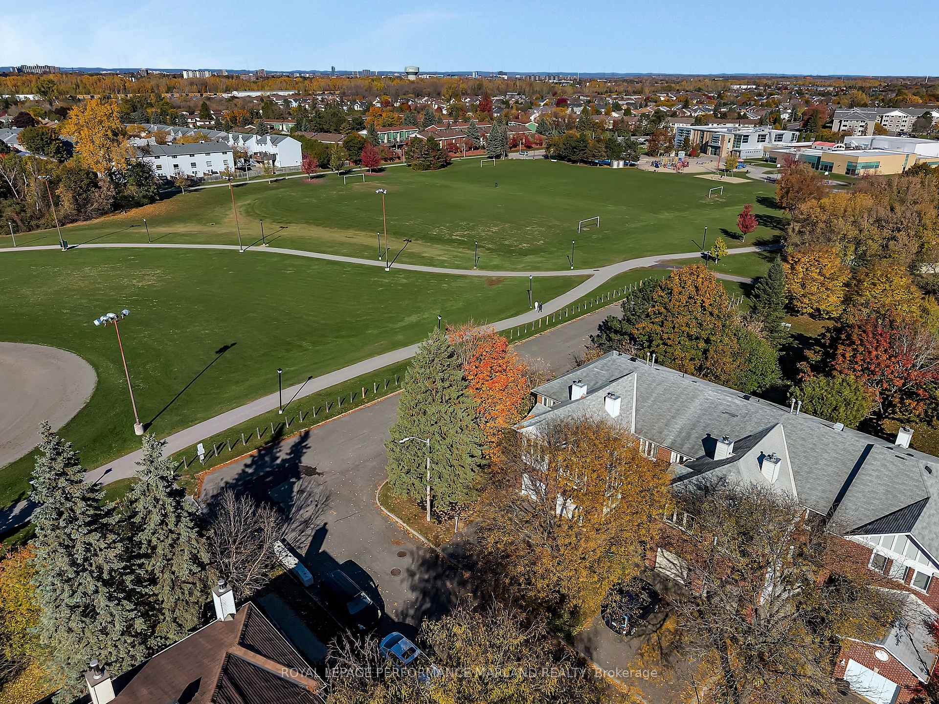Photo 26 of 44 Ashpark Crescent, Ottawa, Hunt Club Park/Greenboro — HOMEH