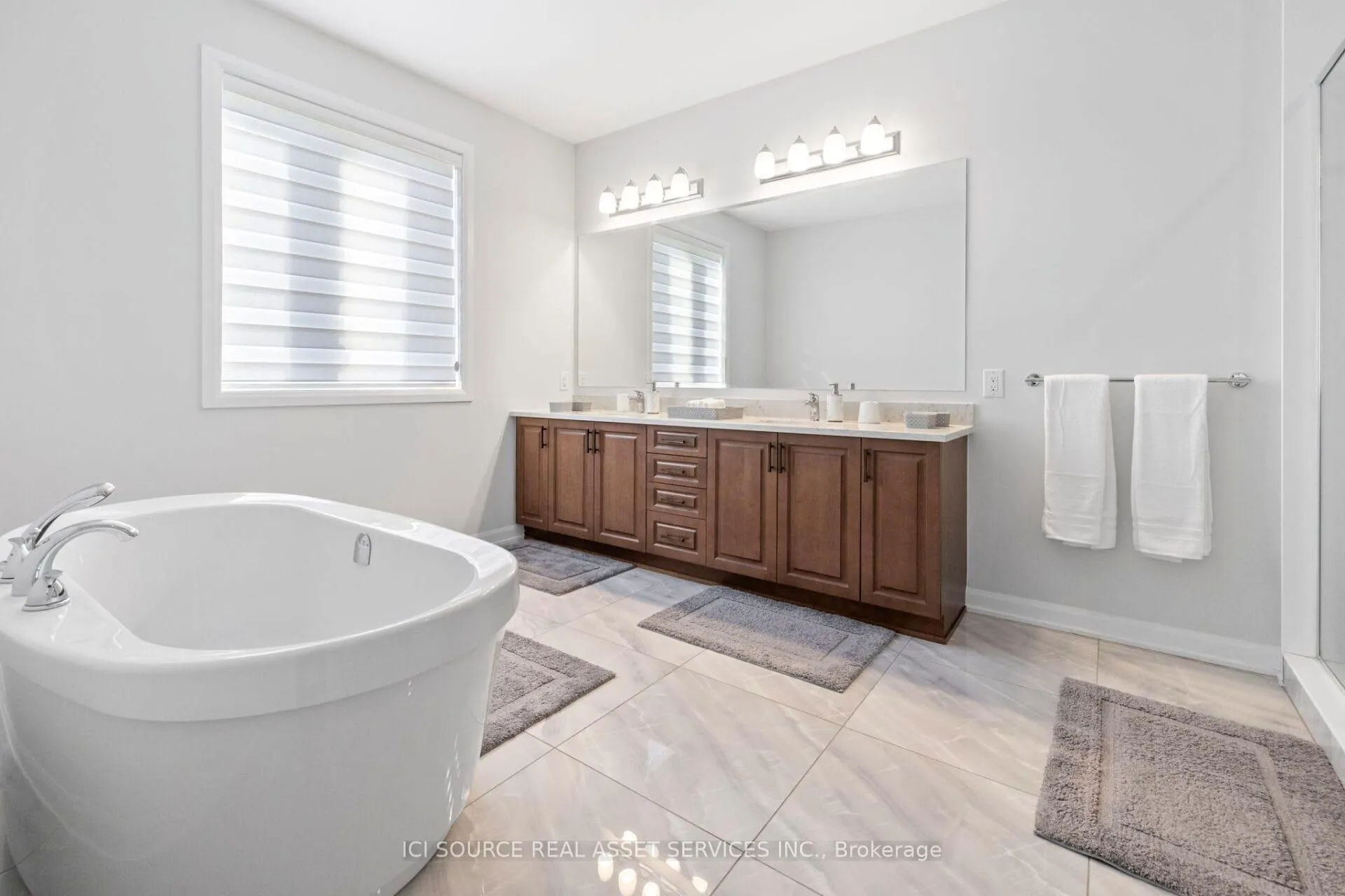 Photo 21 of Unit Upper, 733 Coast Circle, Ottawa, Mahogany Community — HOMEH