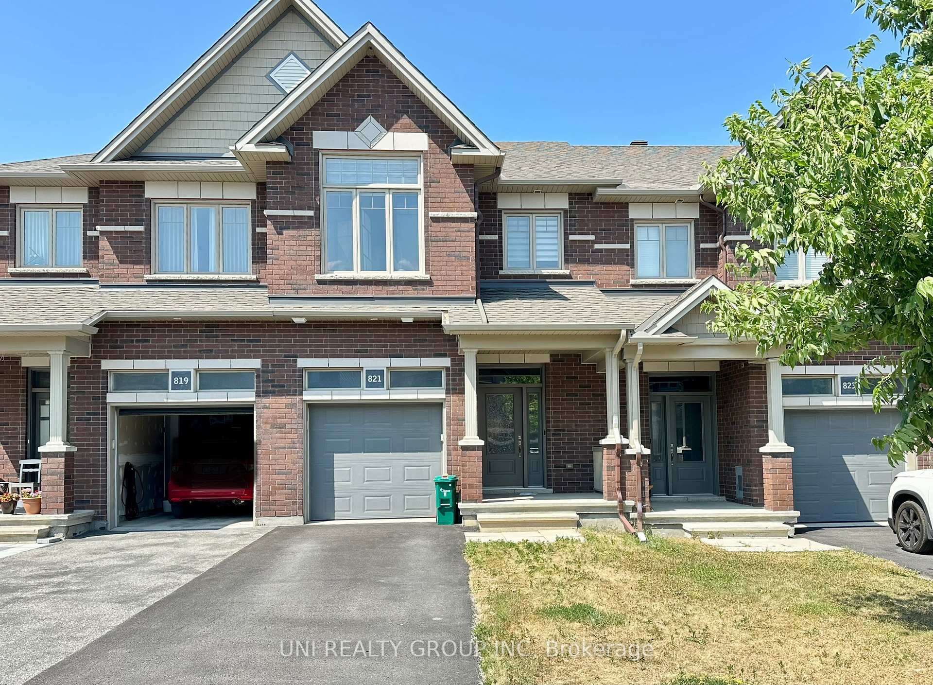Front of 821 Loosestrife Way