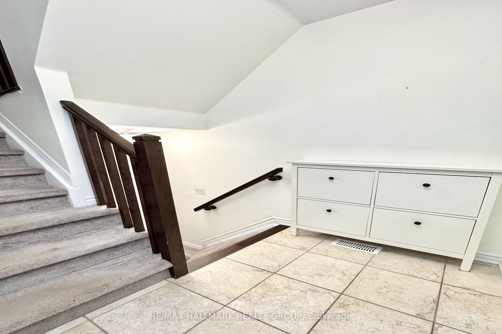 Photo 3 of 422 Coldwater Crescent, Ottawa, Kanata - Emerald Meadows/Trailwest — HOMEH