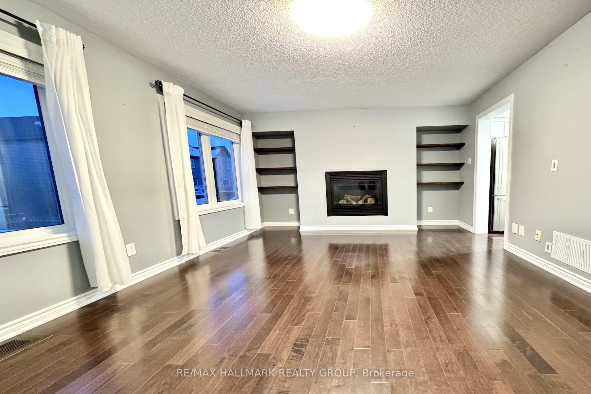 Photo 4 of 422 Coldwater Crescent, Ottawa, Kanata - Emerald Meadows/Trailwest — HOMEH