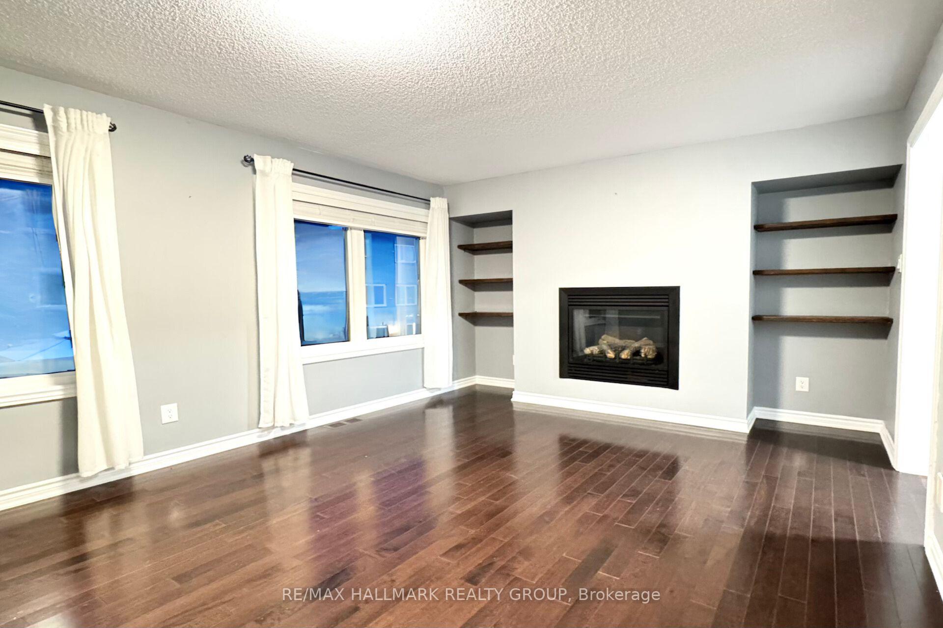 Photo 5 of 422 Coldwater Crescent, Ottawa, Kanata - Emerald Meadows/Trailwest — HOMEH