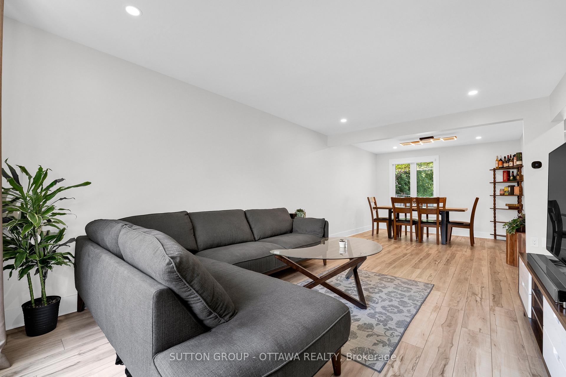 Photo 8 of 3085 Uplands Drive, Ottawa, Hunt Club Woods — HOMEH