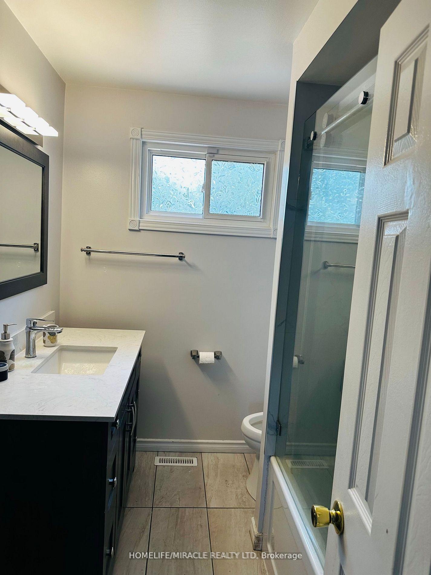 Photo 7 of 213 Mcmurchy Avenue S, Brampton, Brampton South — HOMEH