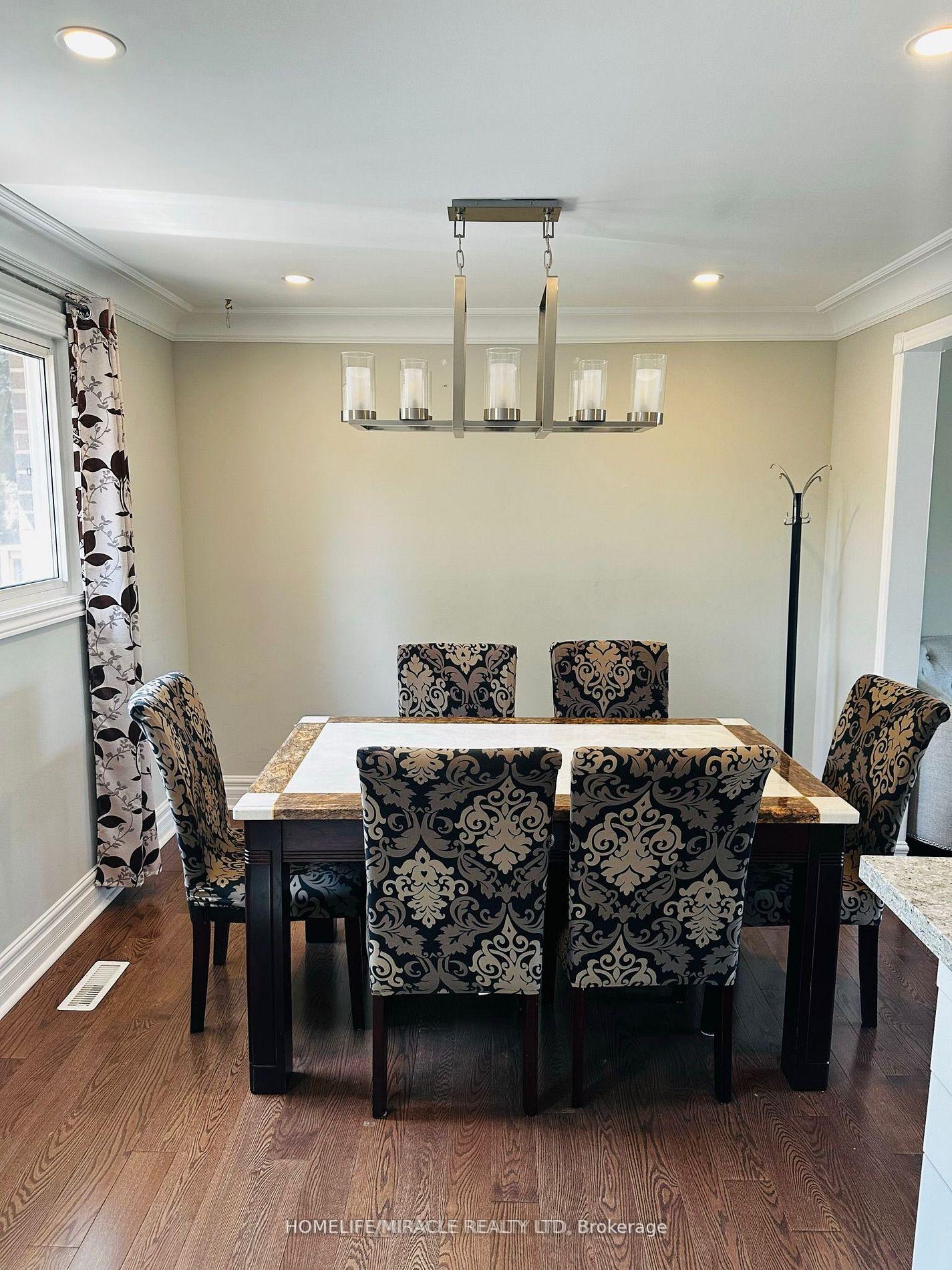 Photo 6 of 213 Mcmurchy Avenue S, Brampton, Brampton South — HOMEH