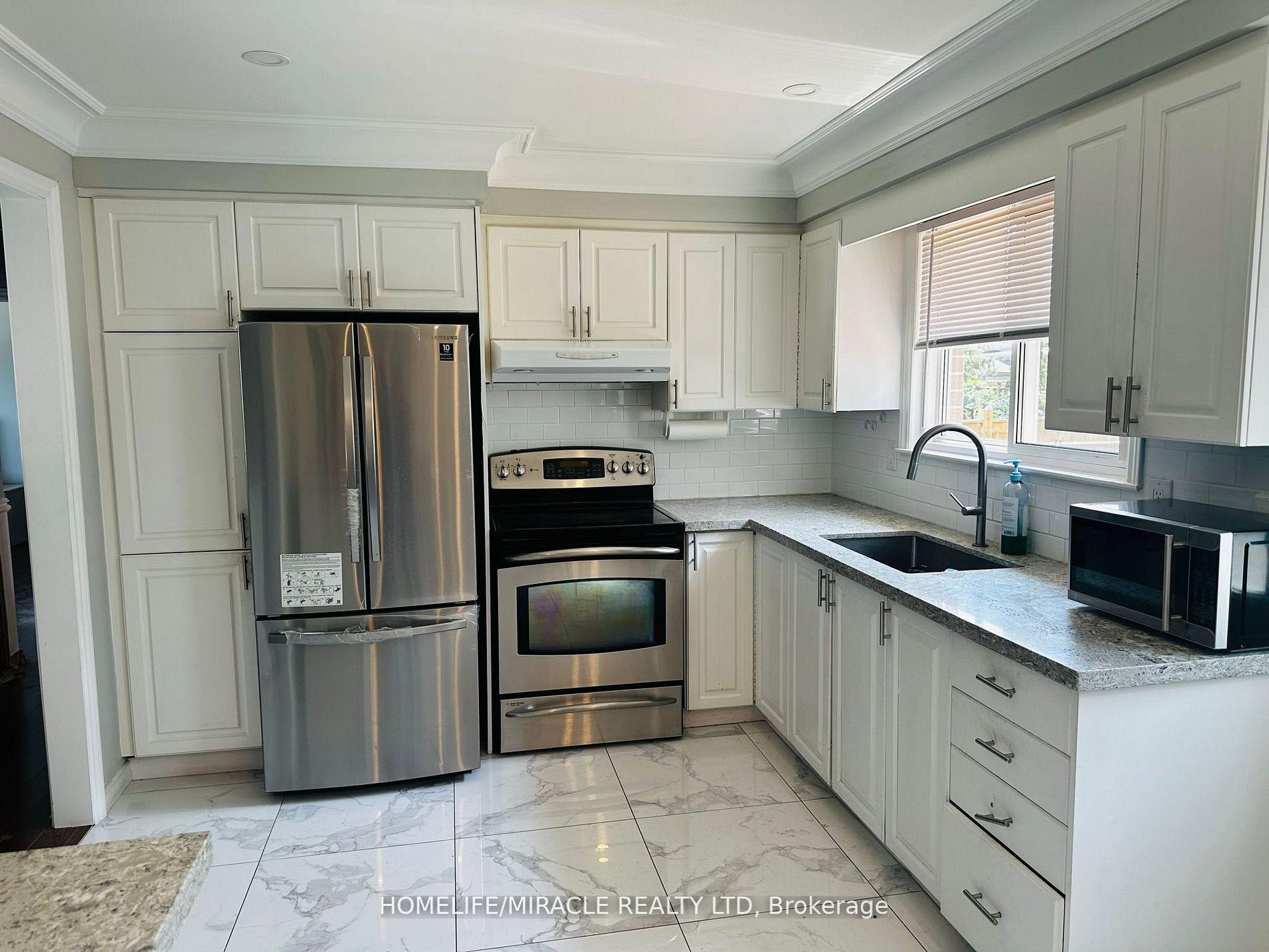 Photo 5 of 213 Mcmurchy Avenue S, Brampton, Brampton South — HOMEH