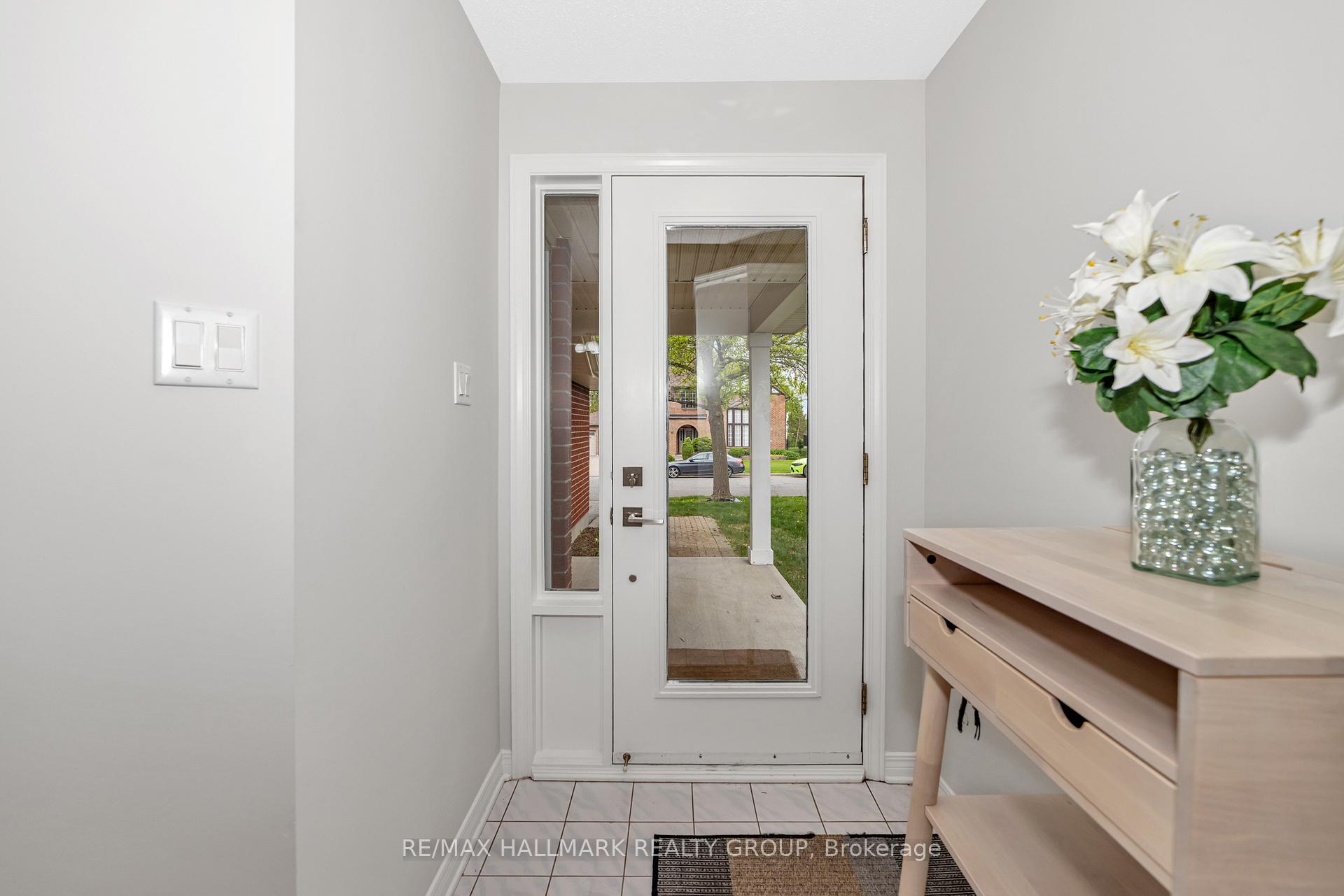 Photo 3 of 61 Kimberwick Crescent, Ottawa, Quinterra — HOMEH