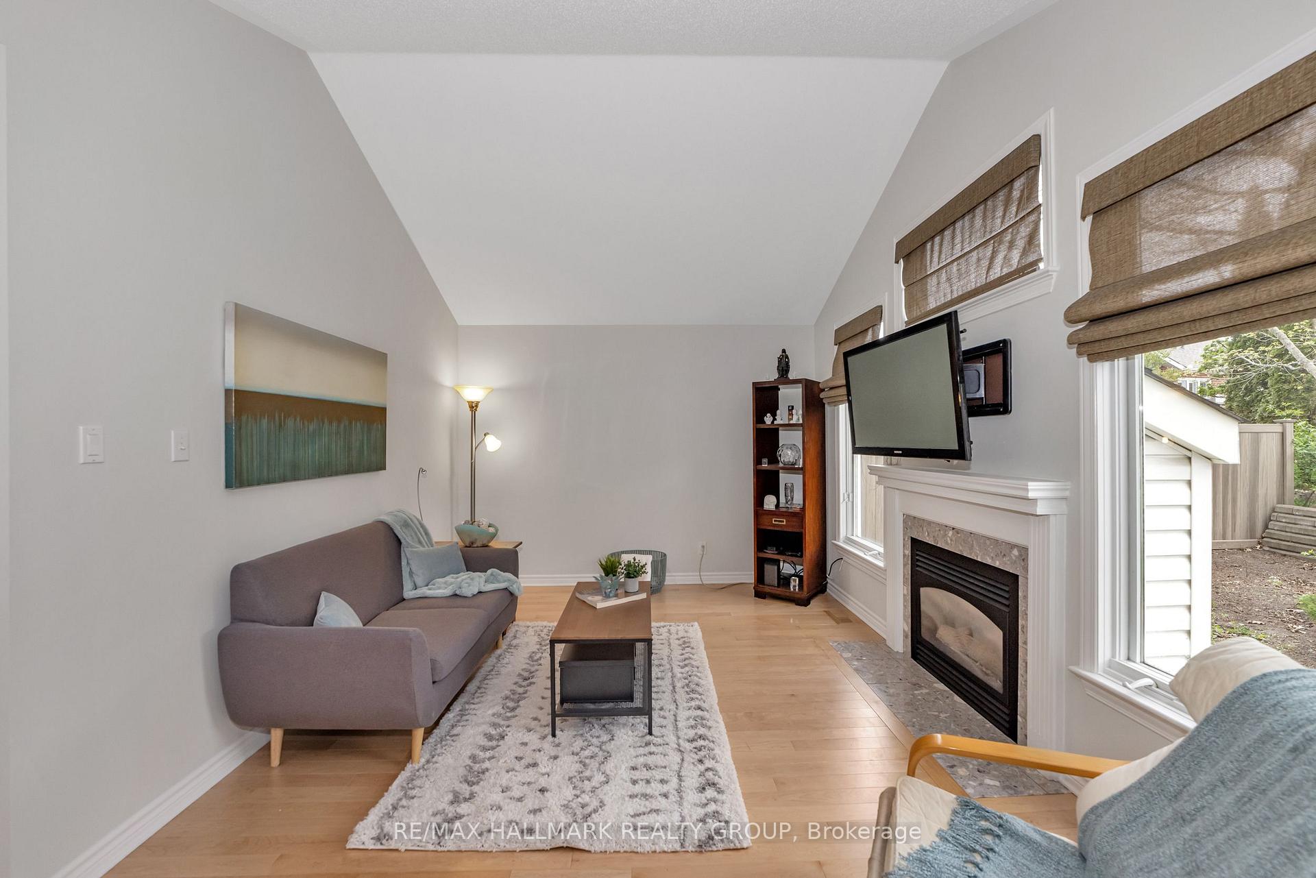 Photo 5 of 61 Kimberwick Crescent, Ottawa, Quinterra — HOMEH