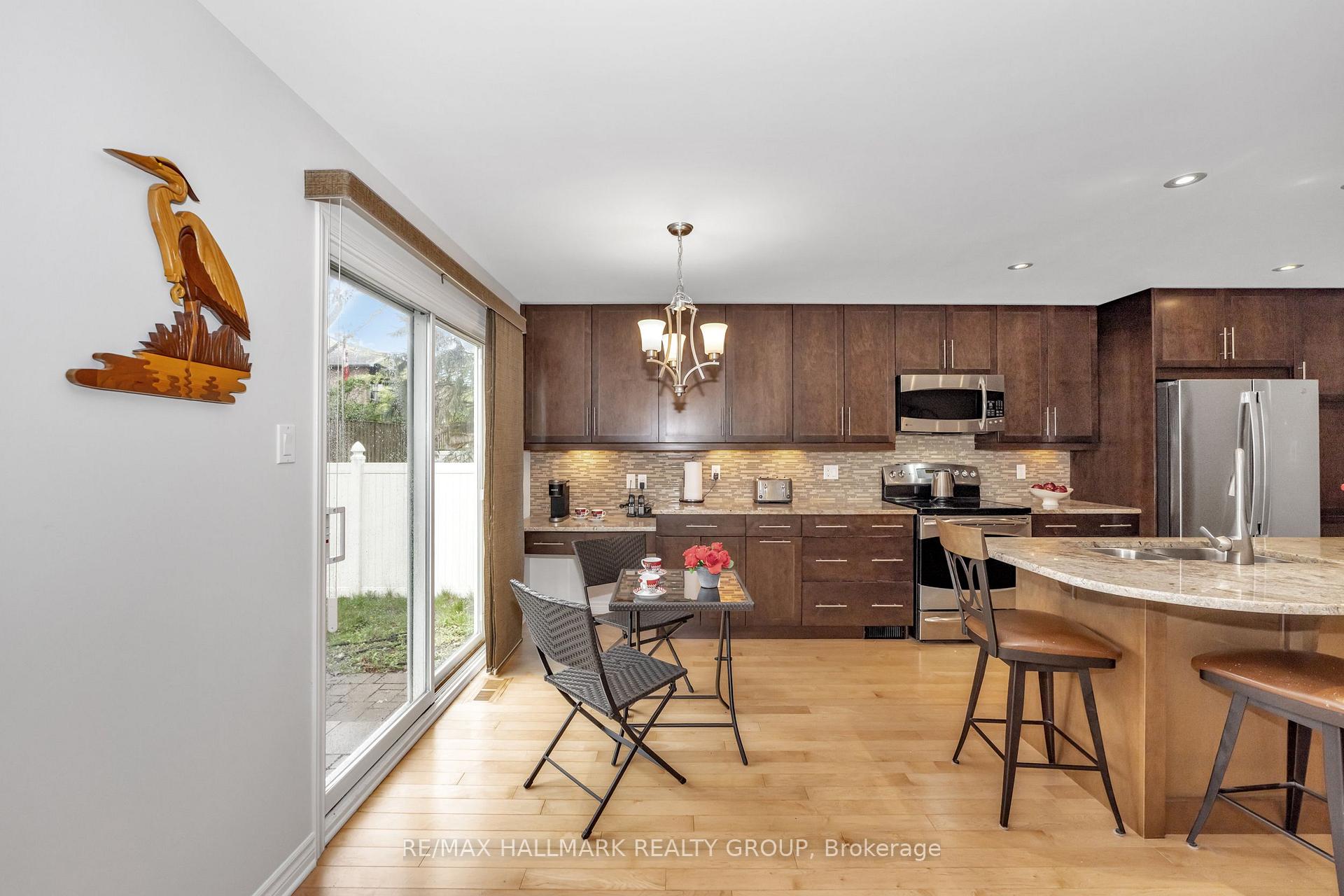 Photo 9 of 61 Kimberwick Crescent, Ottawa, Quinterra — HOMEH