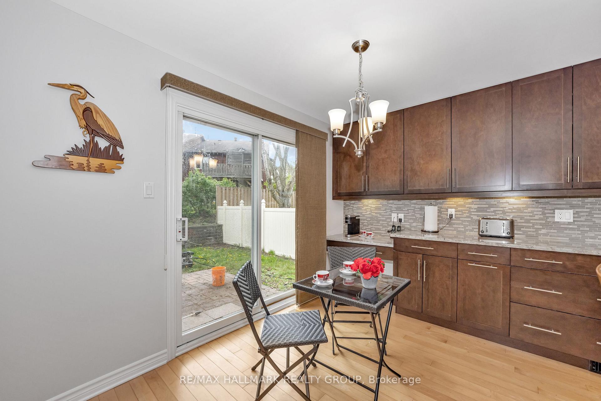 Photo 10 of 61 Kimberwick Crescent, Ottawa, Quinterra — HOMEH