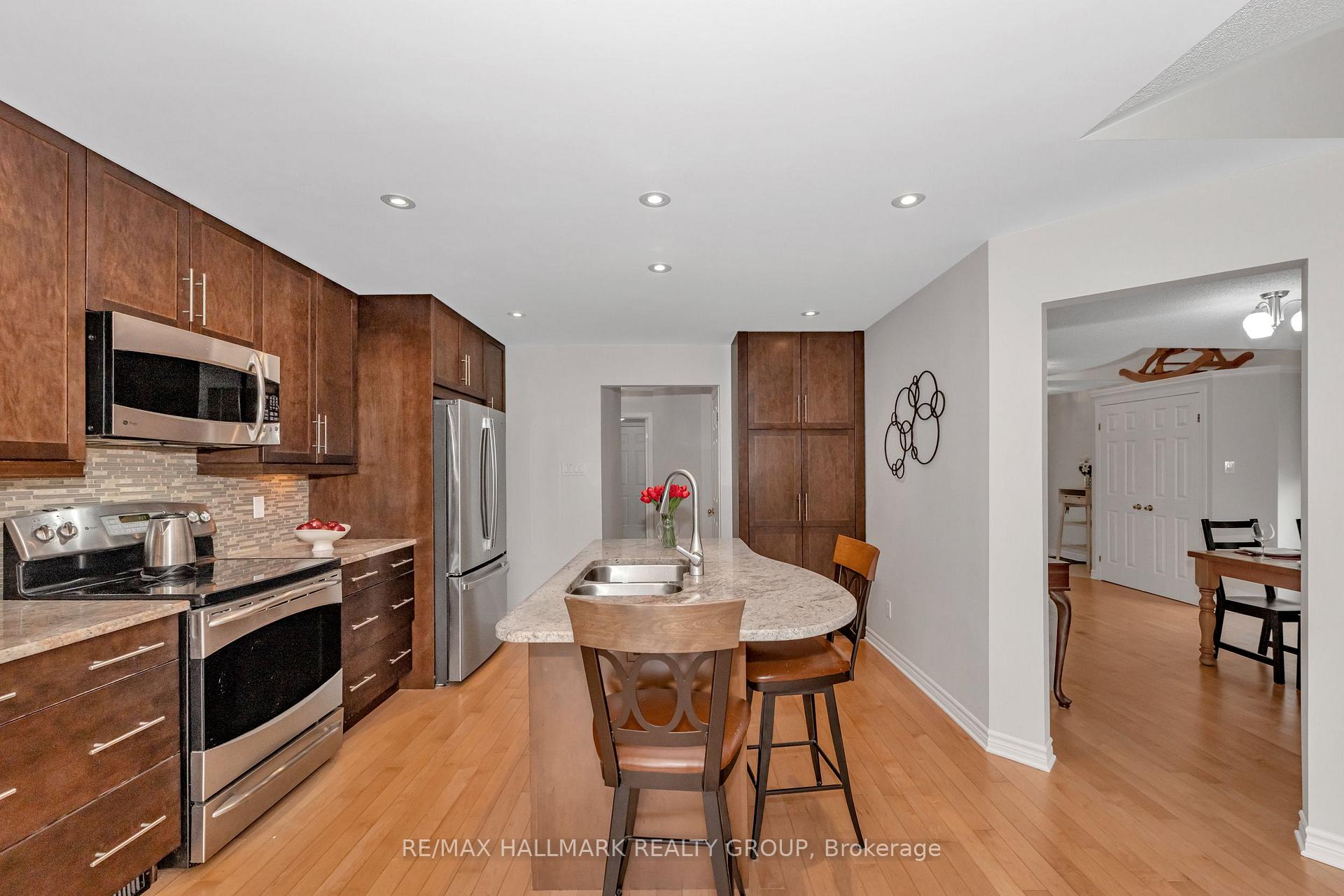 Photo 12 of 61 Kimberwick Crescent, Ottawa, Quinterra — HOMEH