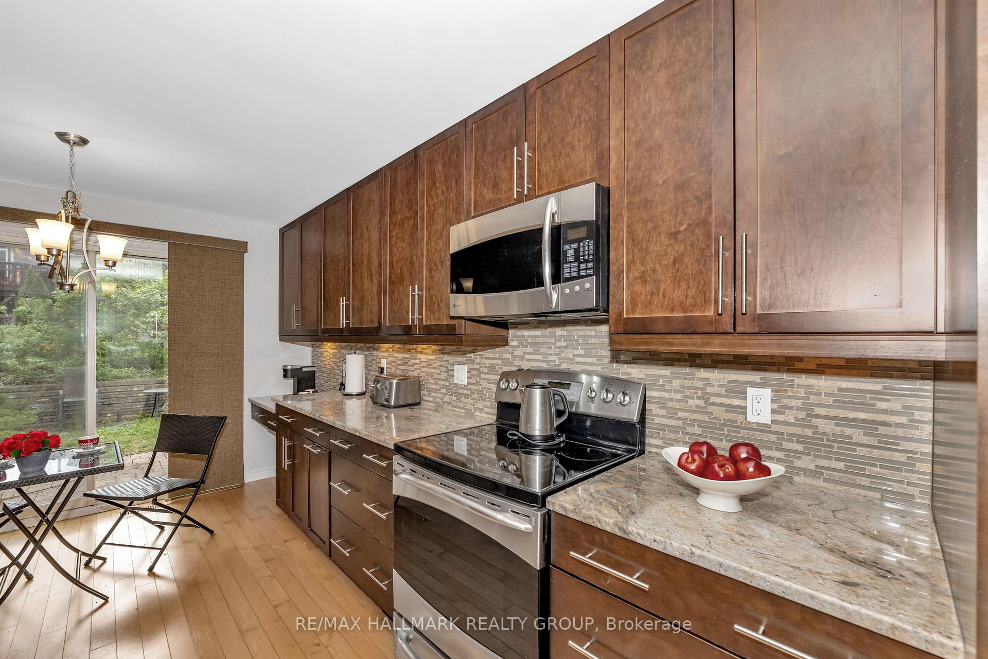 Photo 16 of 61 Kimberwick Crescent, Ottawa, Quinterra — HOMEH