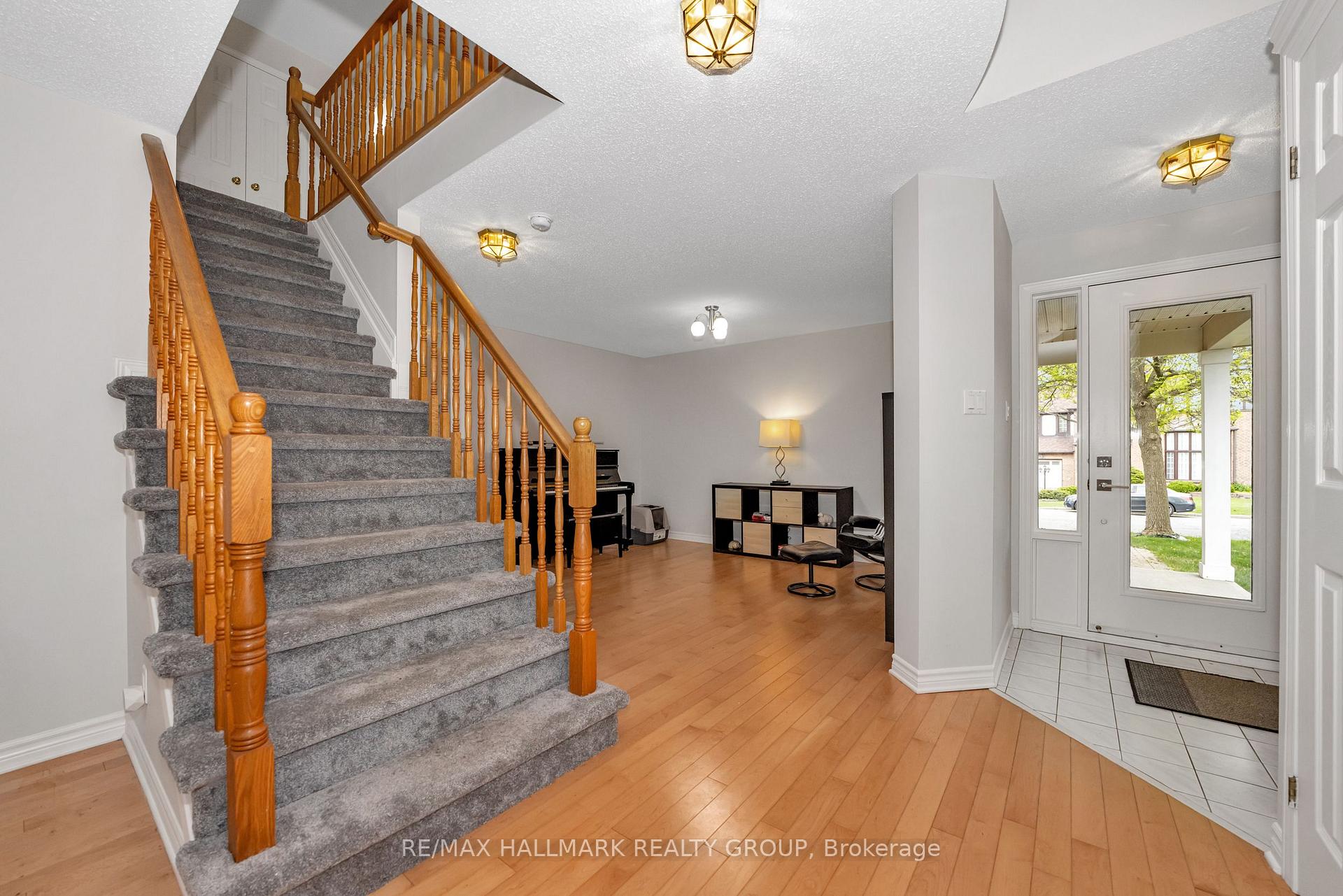 Photo 20 of 61 Kimberwick Crescent, Ottawa, Quinterra — HOMEH