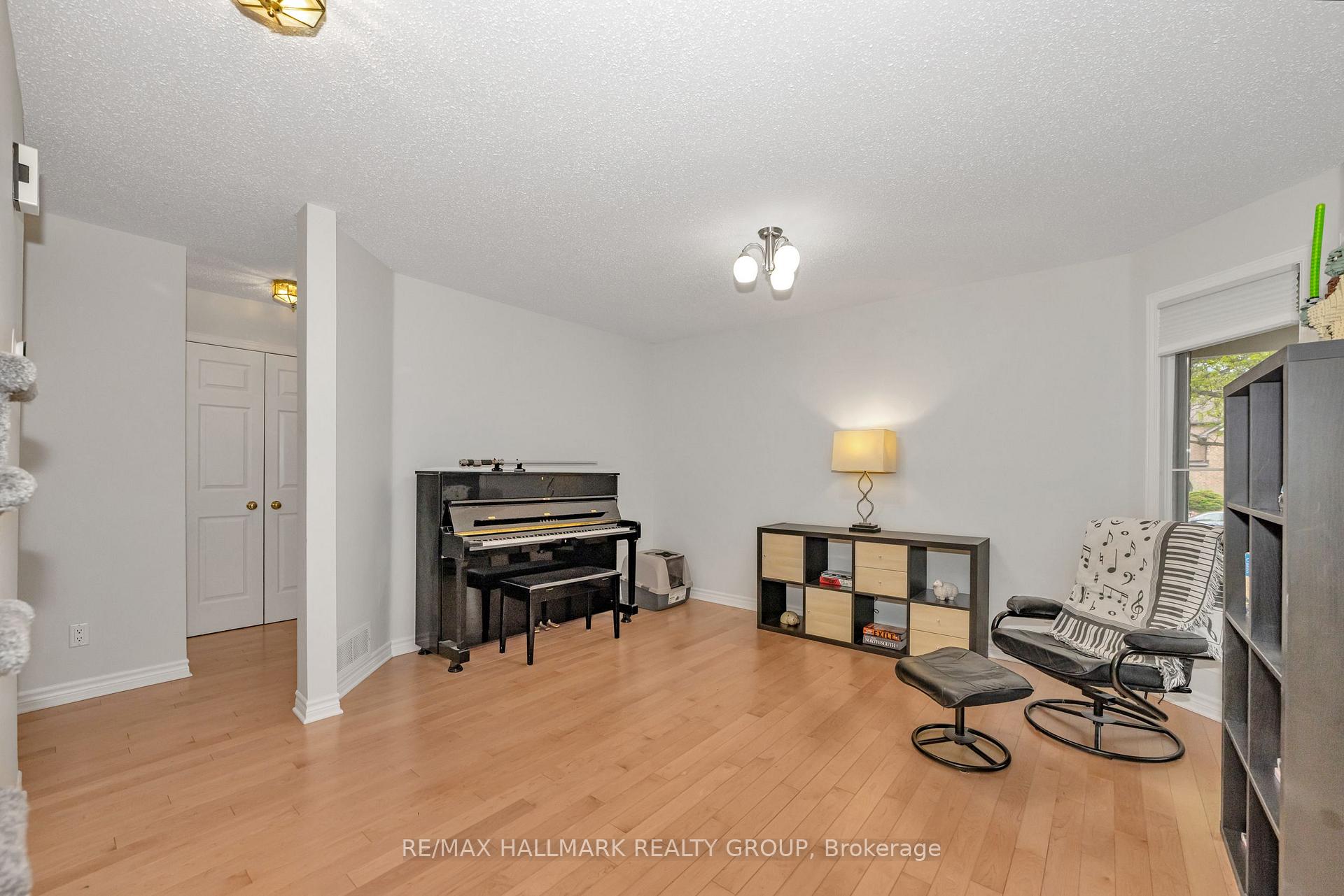Photo 24 of 61 Kimberwick Crescent, Ottawa, Quinterra — HOMEH