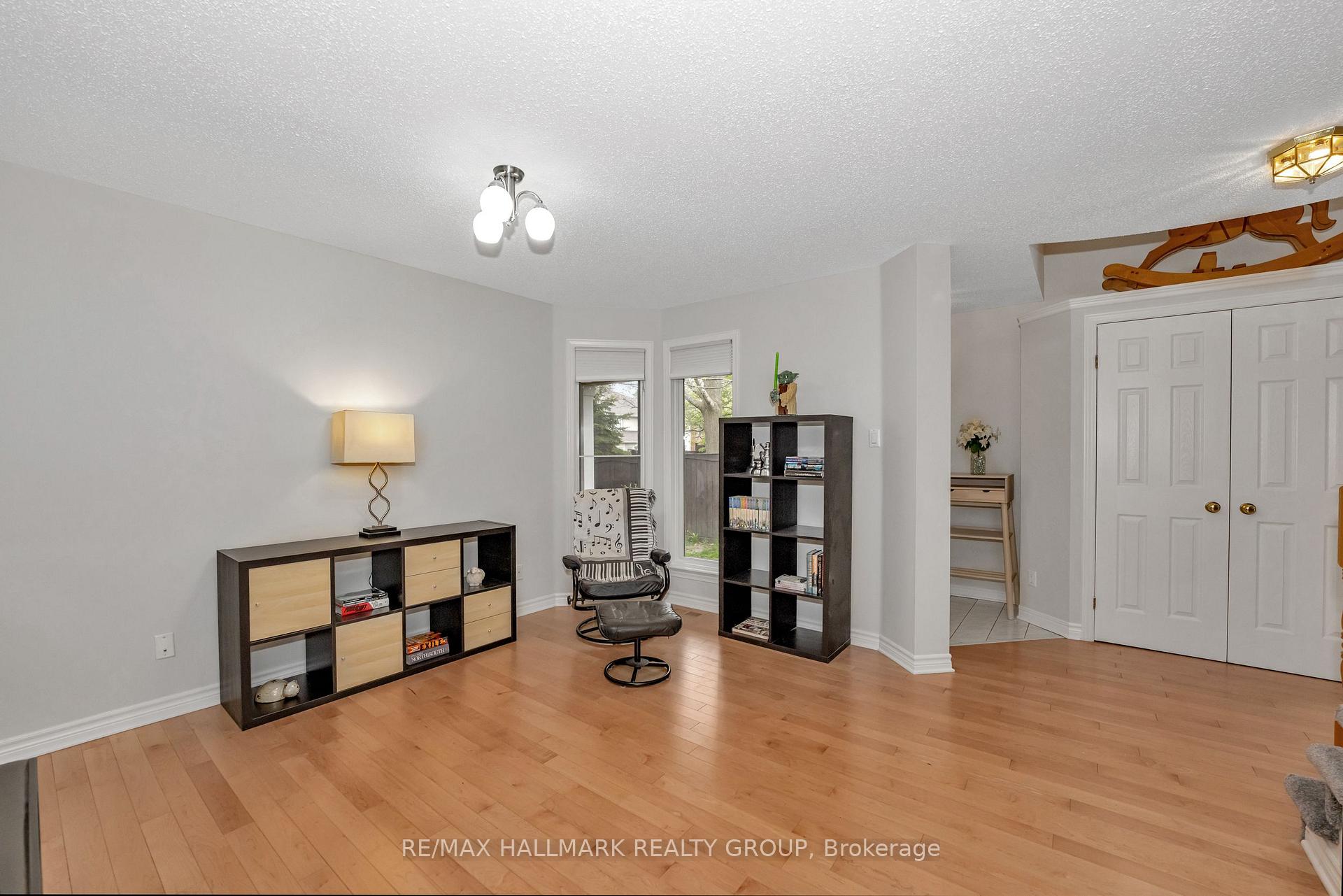 Photo 25 of 61 Kimberwick Crescent, Ottawa, Quinterra — HOMEH