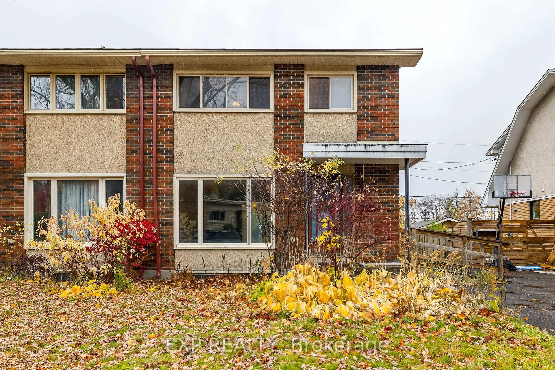 Photo 1 of 426 Apple Tree Lane, Ottawa, Viscount Alexander Park — HOMEH