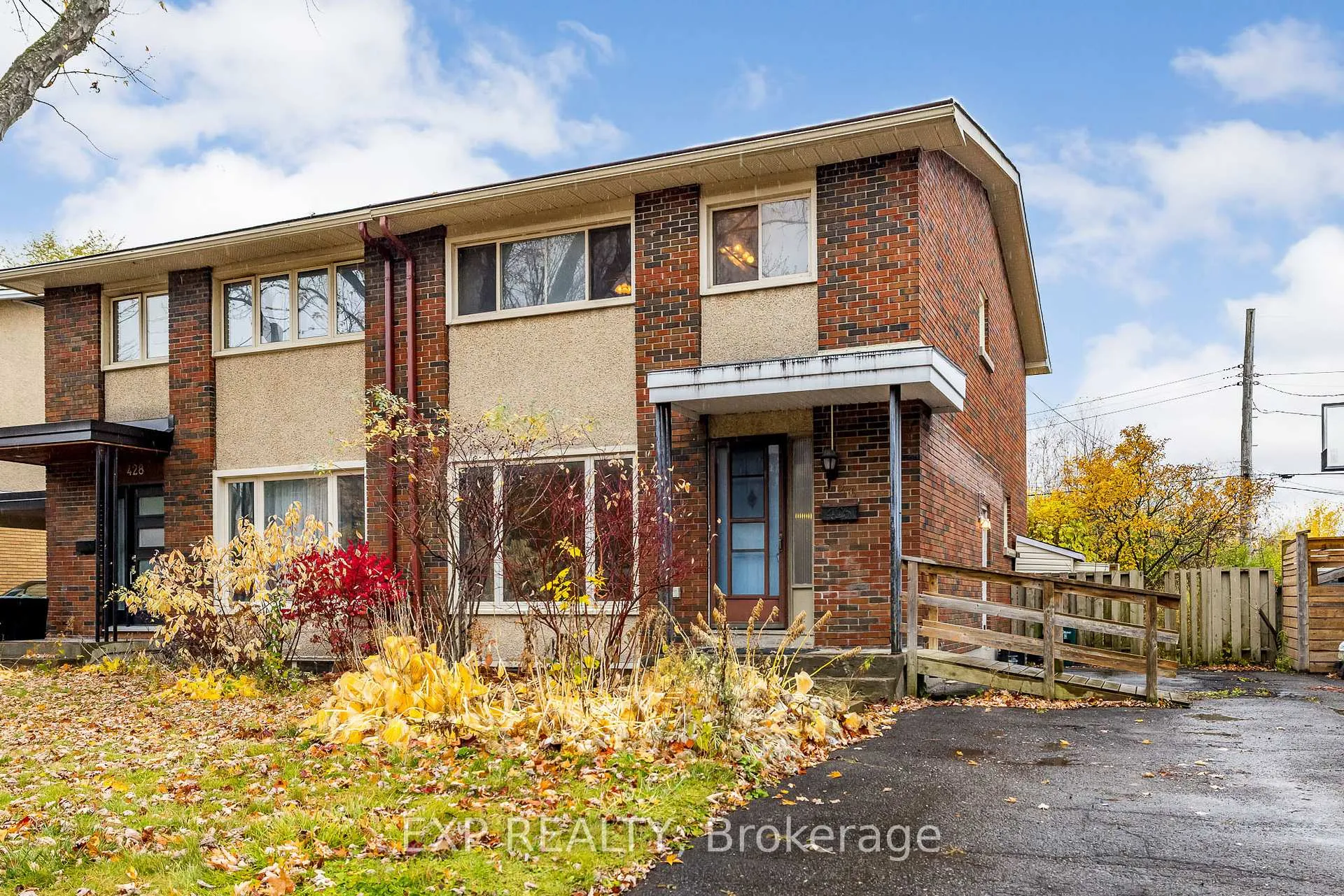 Photo 2 of 426 Apple Tree Lane, Ottawa, Viscount Alexander Park — HOMEH