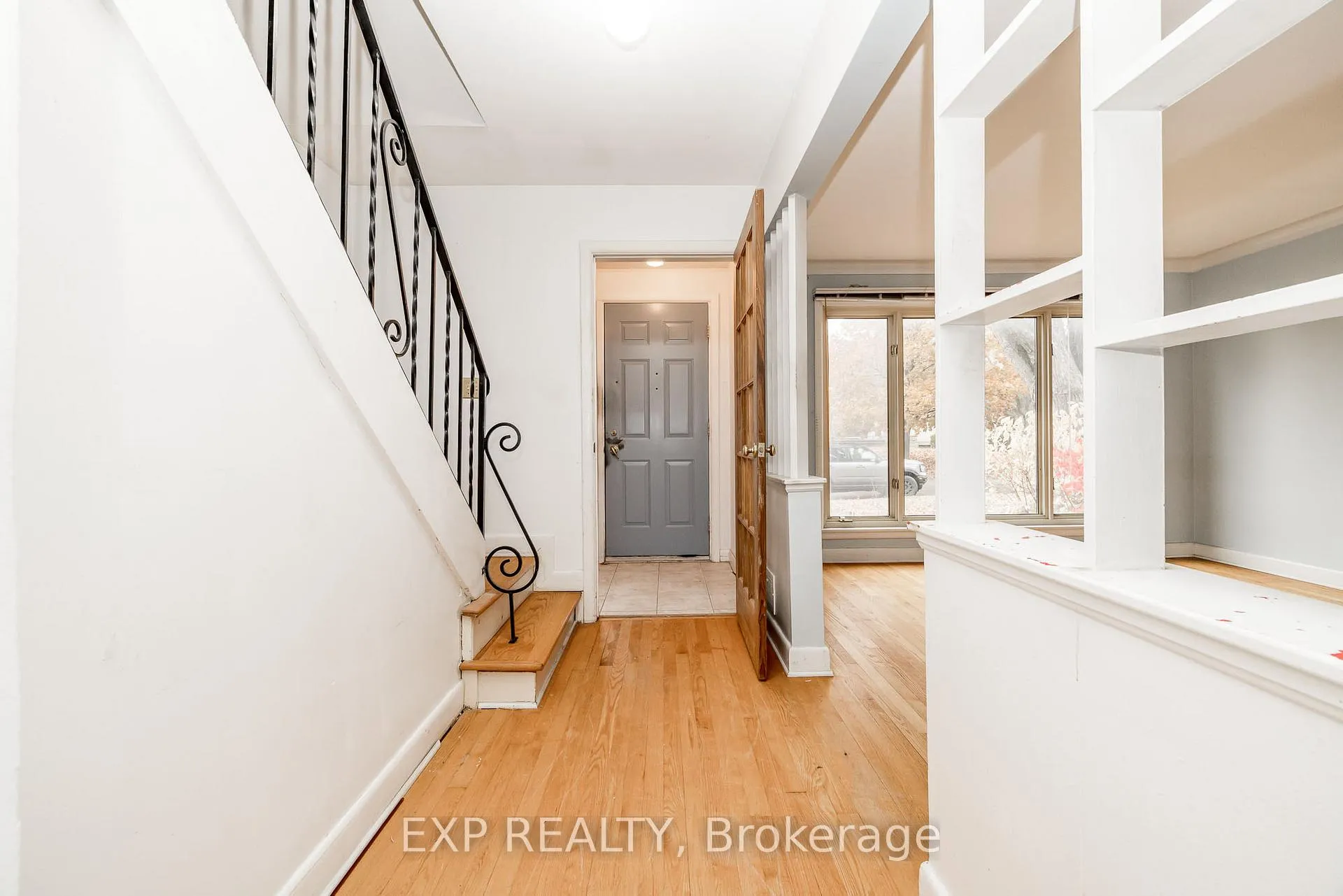 Photo 6 of 426 Apple Tree Lane, Ottawa, Viscount Alexander Park — HOMEH