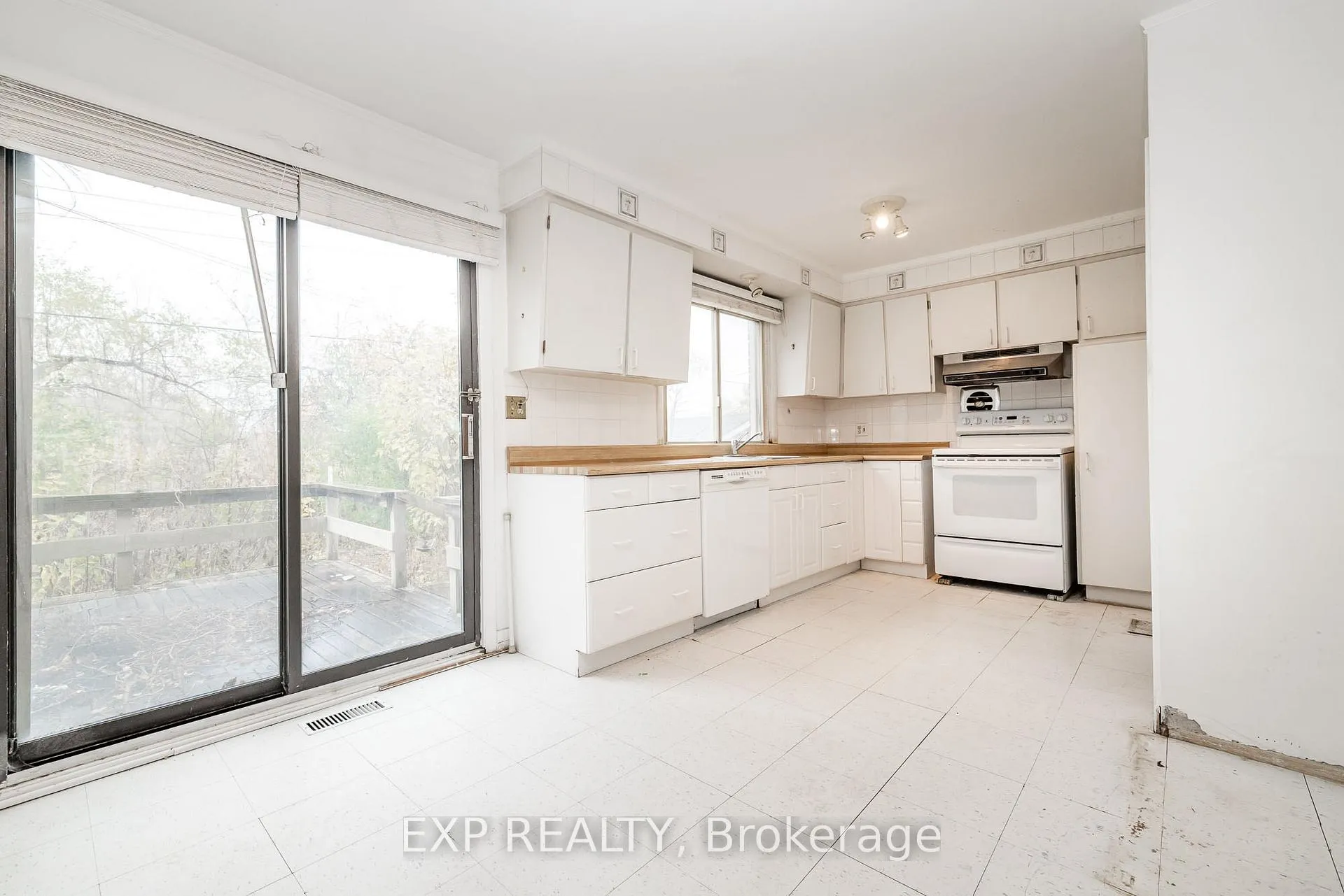 Photo 12 of 426 Apple Tree Lane, Ottawa, Viscount Alexander Park — HOMEH