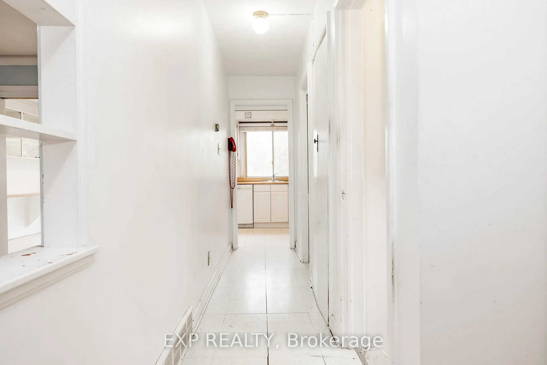 Photo 16 of 426 Apple Tree Lane, Ottawa, Viscount Alexander Park — HOMEH