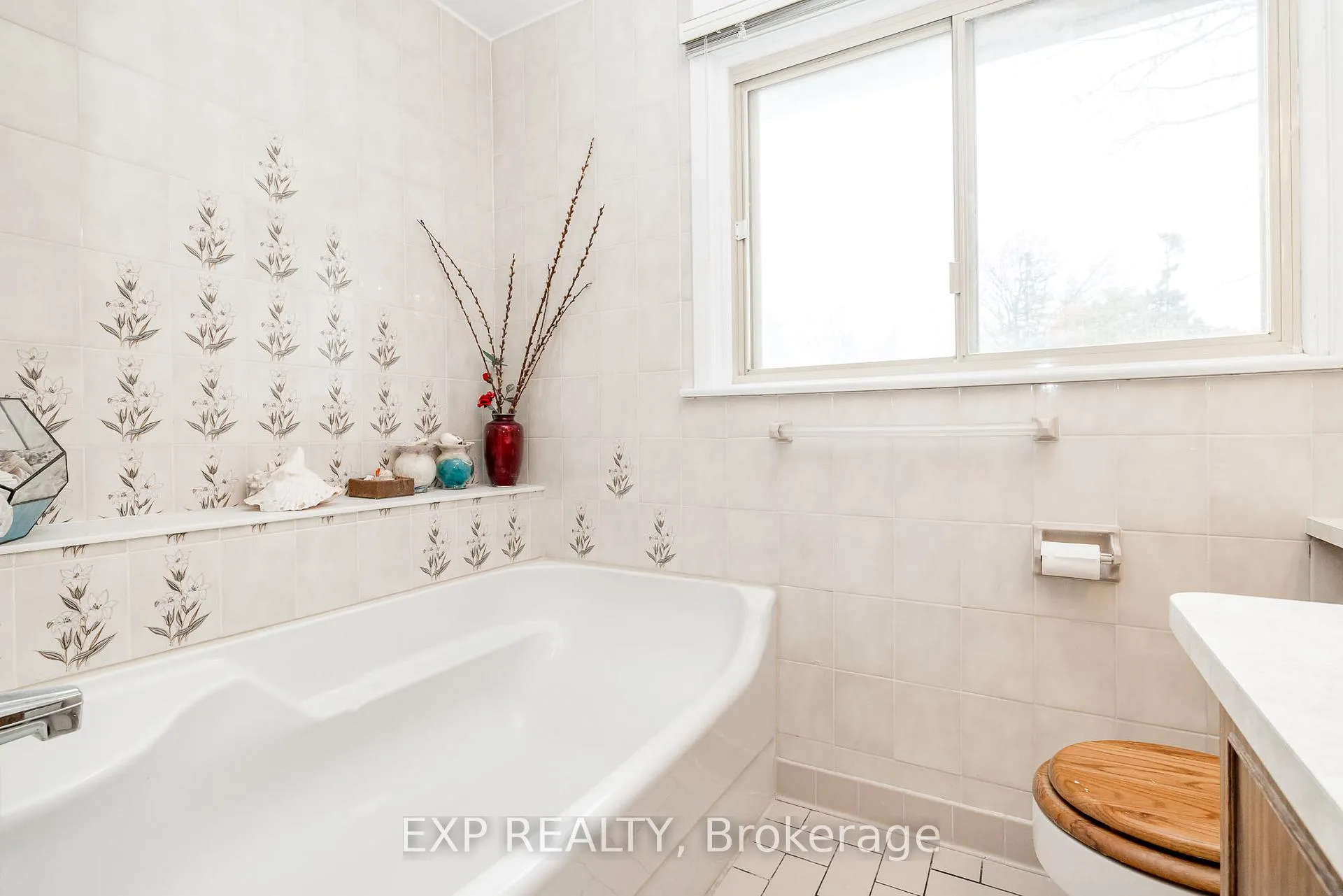Photo 26 of 426 Apple Tree Lane, Ottawa, Viscount Alexander Park — HOMEH