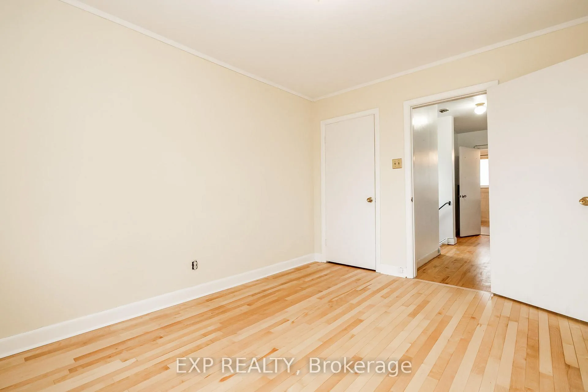 Photo 31 of 426 Apple Tree Lane, Ottawa, Viscount Alexander Park — HOMEH