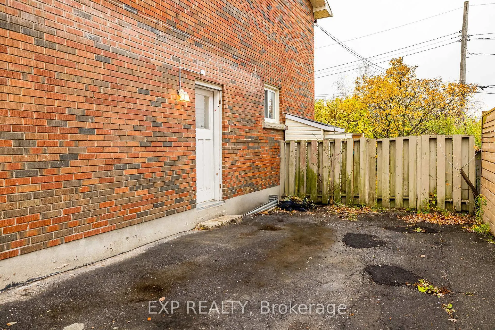 Photo 35 of 426 Apple Tree Lane, Ottawa, Viscount Alexander Park — HOMEH