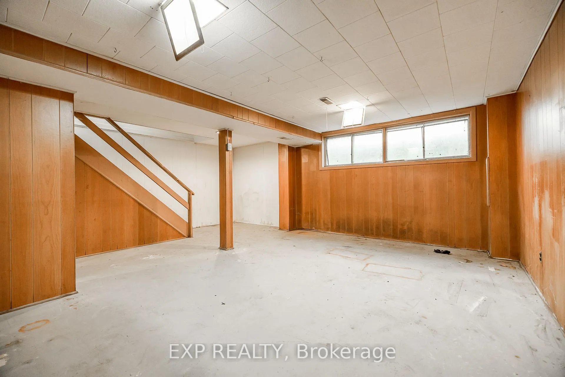 Photo 42 of 426 Apple Tree Lane, Ottawa, Viscount Alexander Park — HOMEH