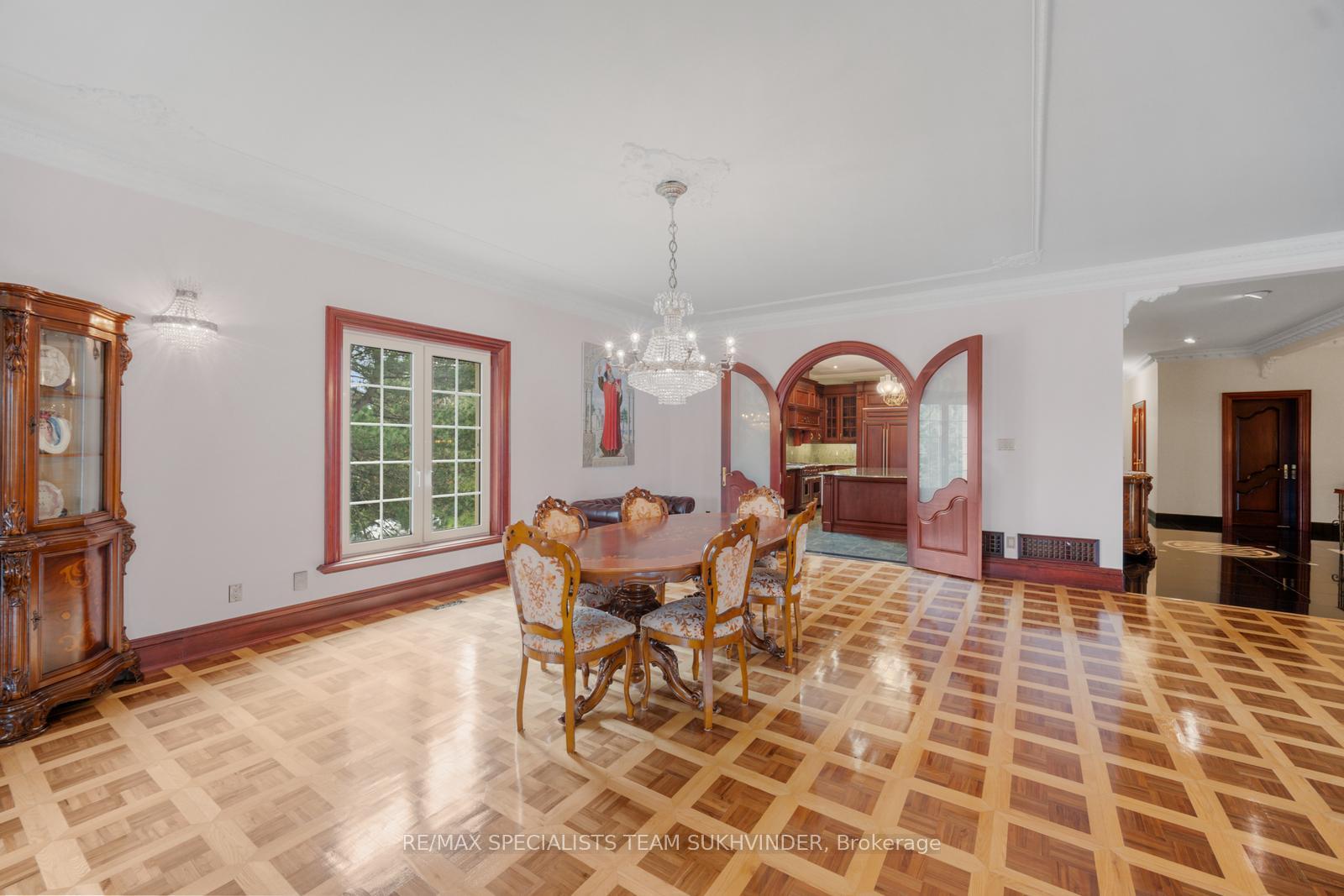 Photo 8 of 409 Dearbourne Avenue, King, King City — HOMEH