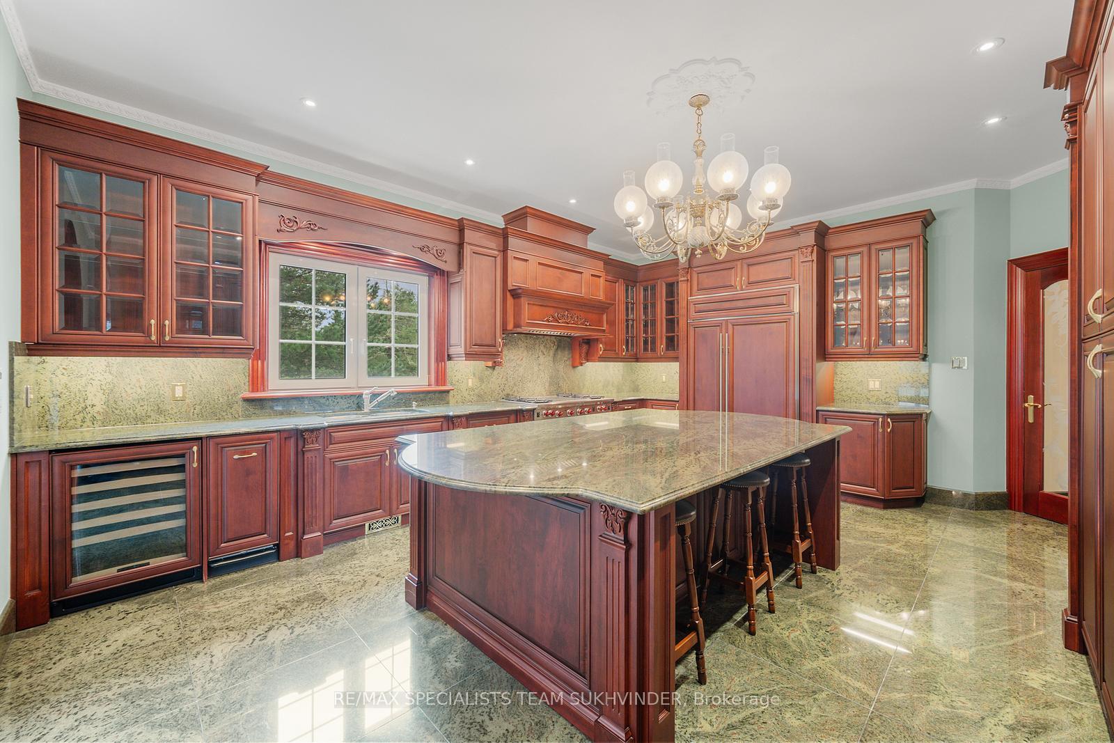 Photo 9 of 409 Dearbourne Avenue, King, King City — HOMEH
