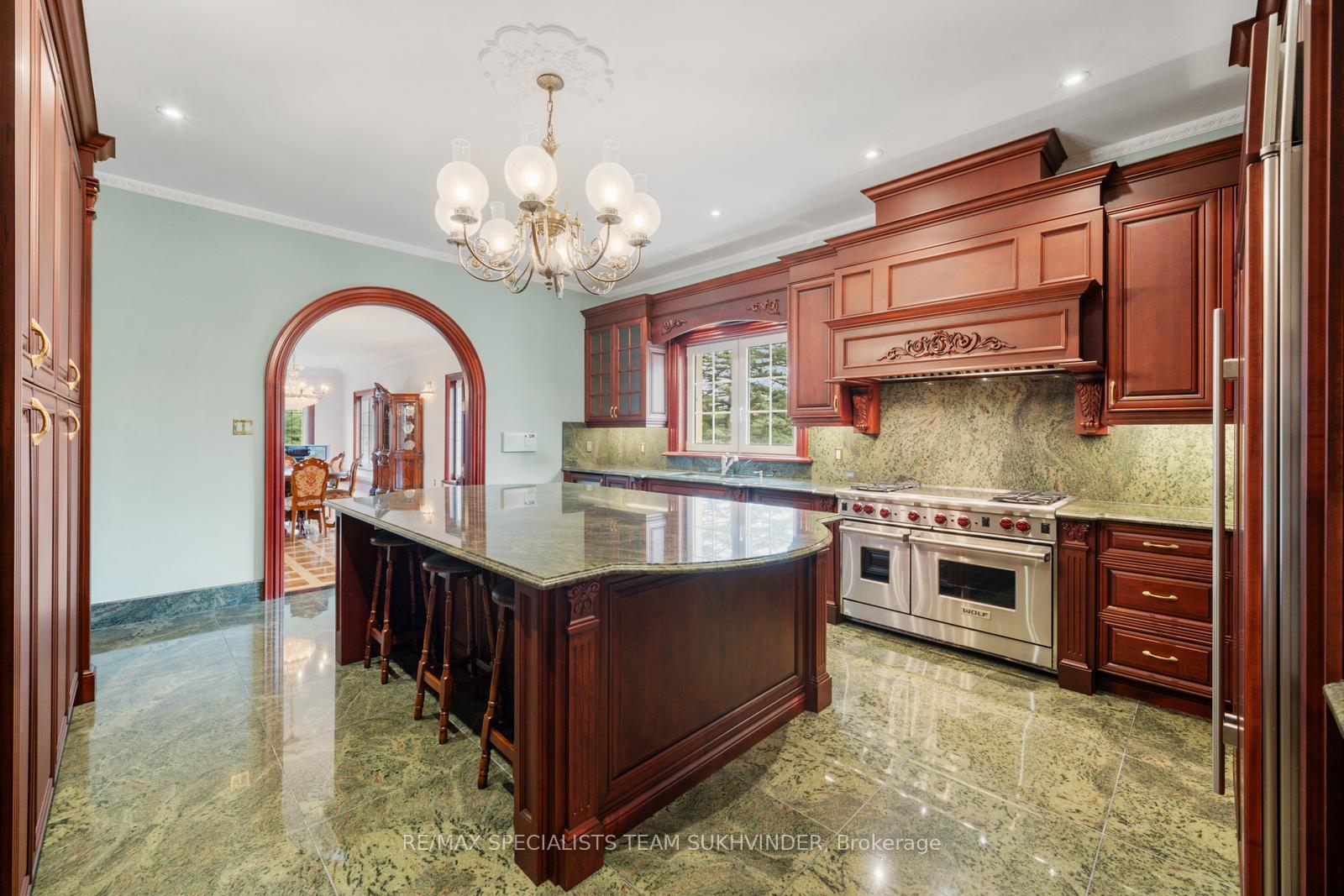 Photo 10 of 409 Dearbourne Avenue, King, King City — HOMEH