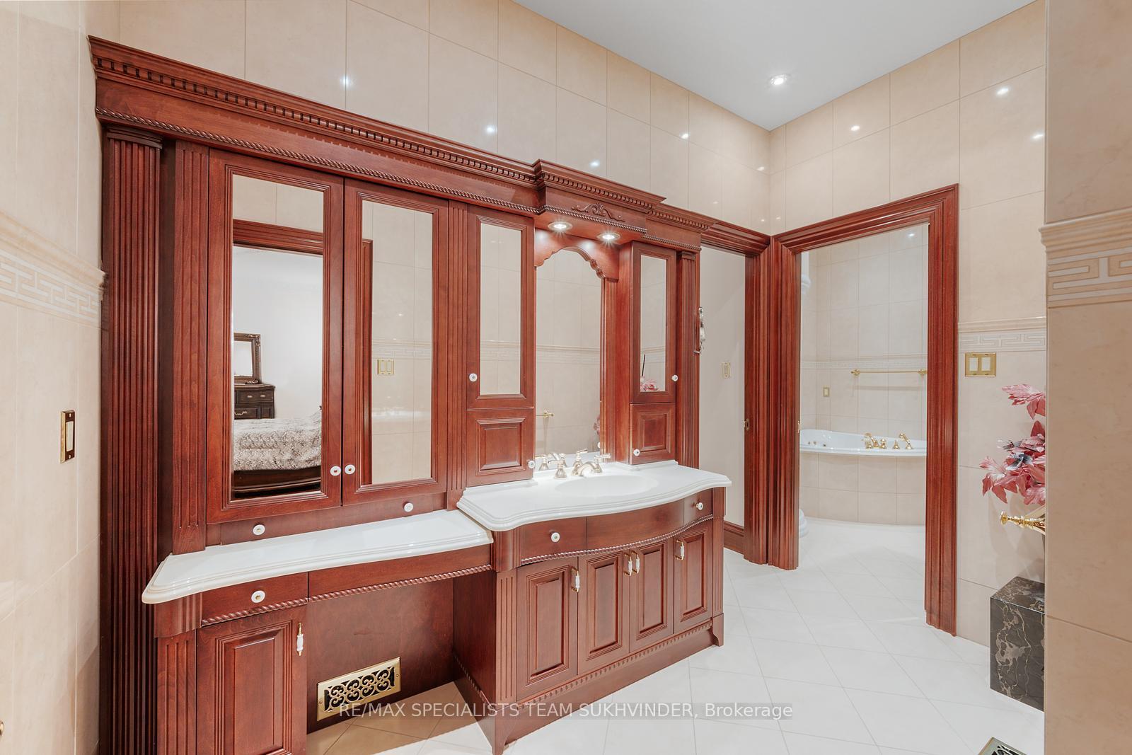Photo 12 of 409 Dearbourne Avenue, King, King City — HOMEH