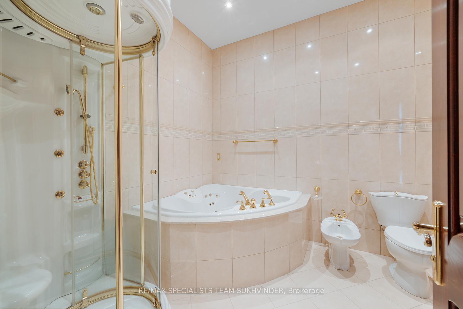 Photo 13 of 409 Dearbourne Avenue, King, King City — HOMEH