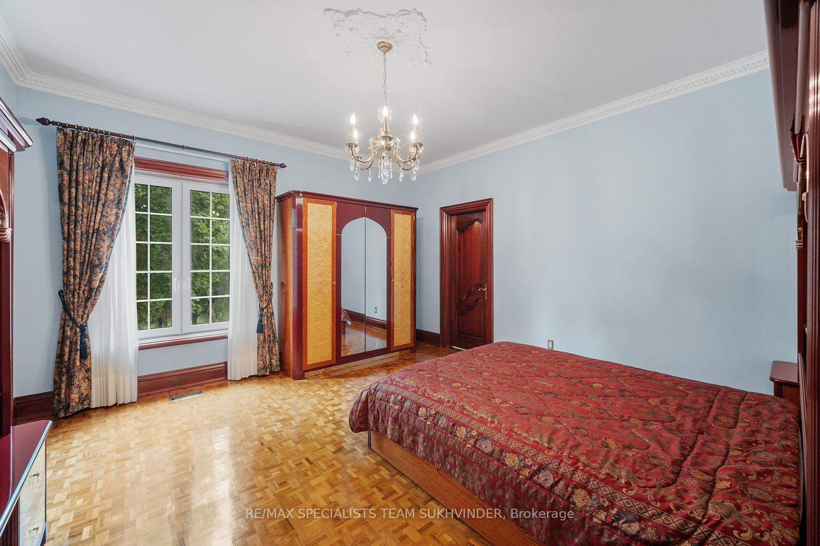 Photo 14 of 409 Dearbourne Avenue, King, King City — HOMEH