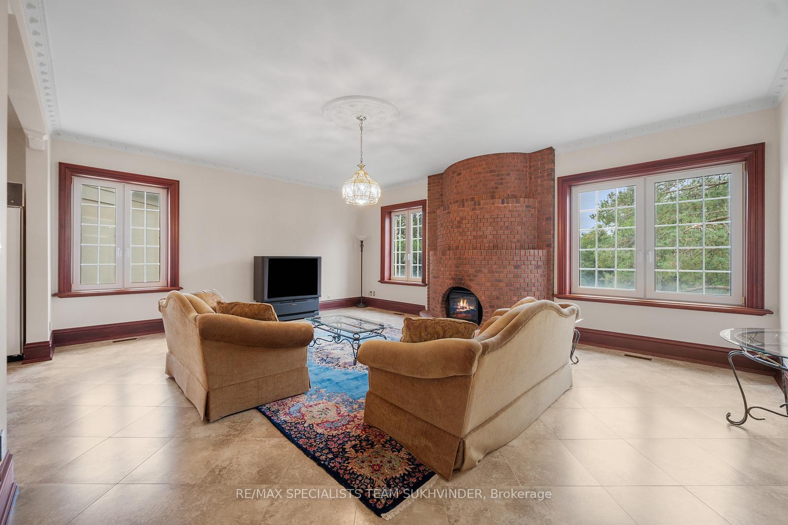 Photo 21 of 409 Dearbourne Avenue, King, King City — HOMEH