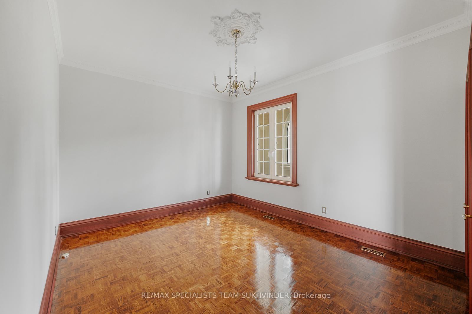 Photo 24 of 409 Dearbourne Avenue, King, King City — HOMEH