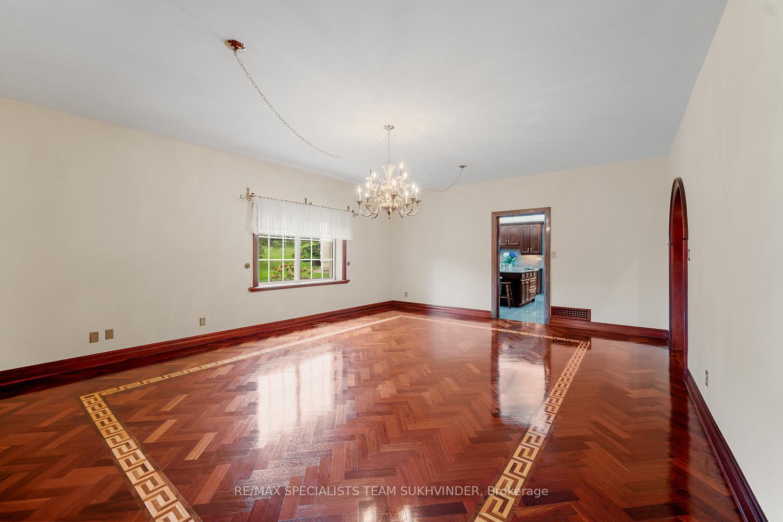 Photo 28 of 409 Dearbourne Avenue, King, King City — HOMEH