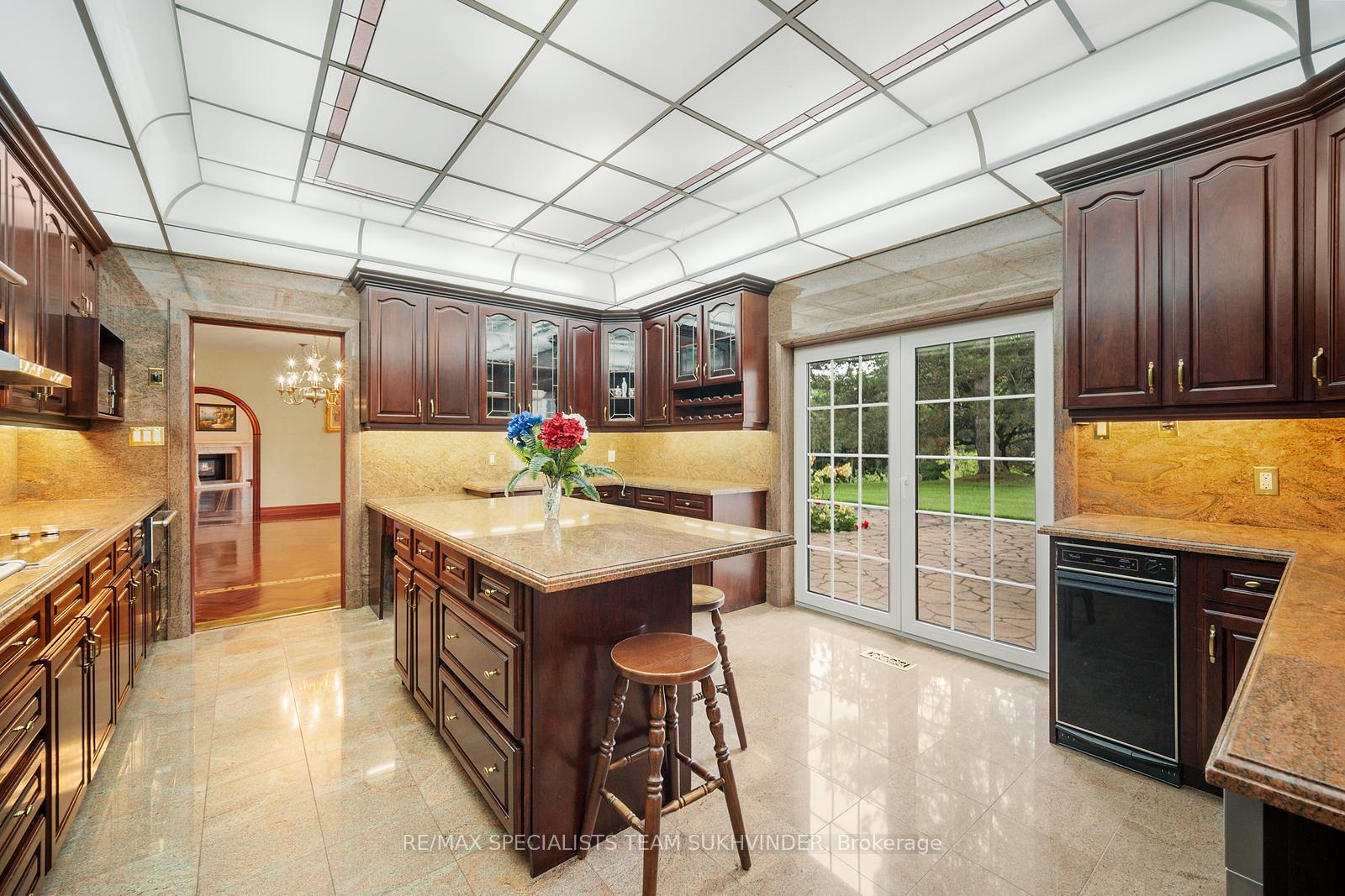 Photo 30 of 409 Dearbourne Avenue, King, King City — HOMEH