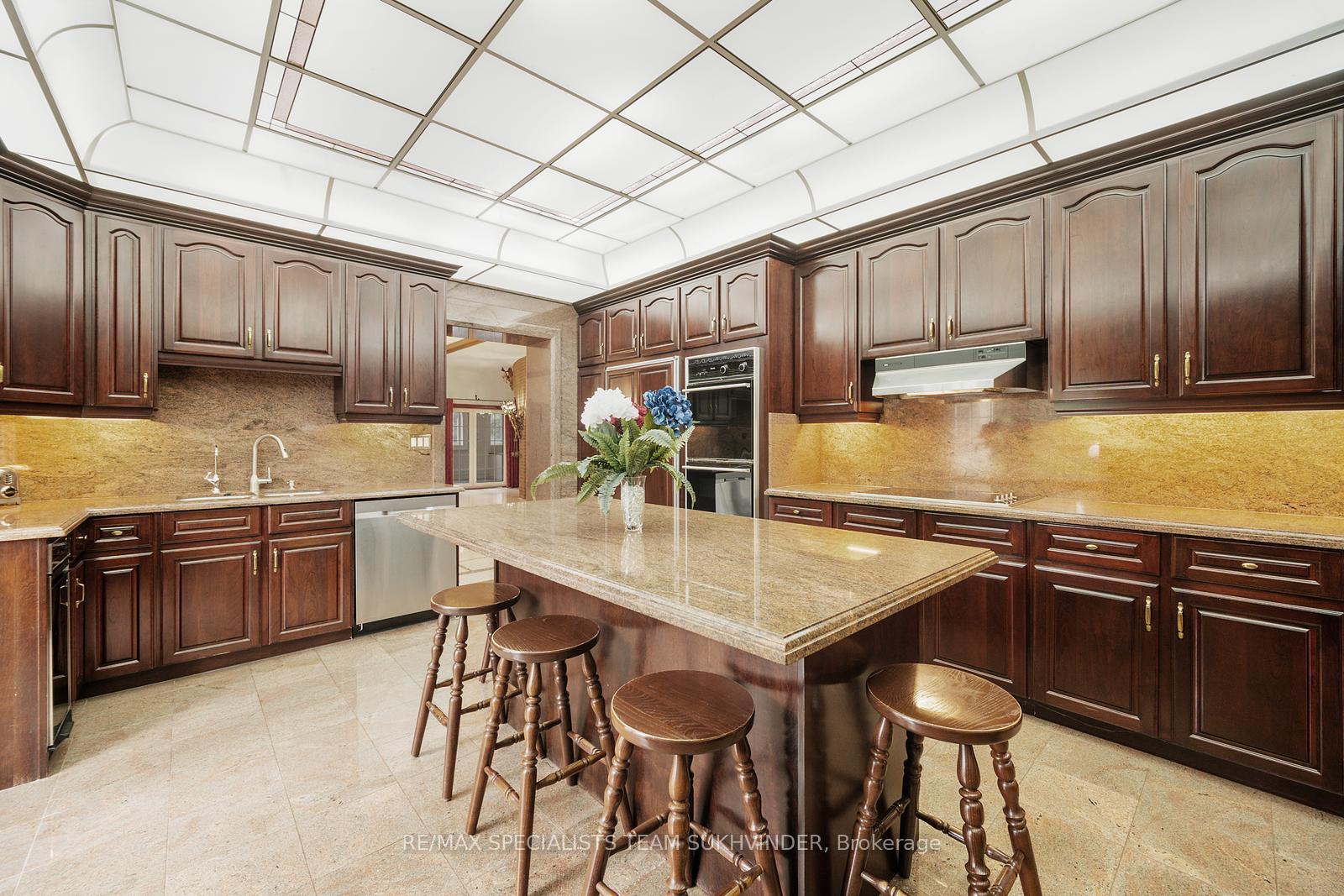 Photo 34 of 409 Dearbourne Avenue, King, King City — HOMEH