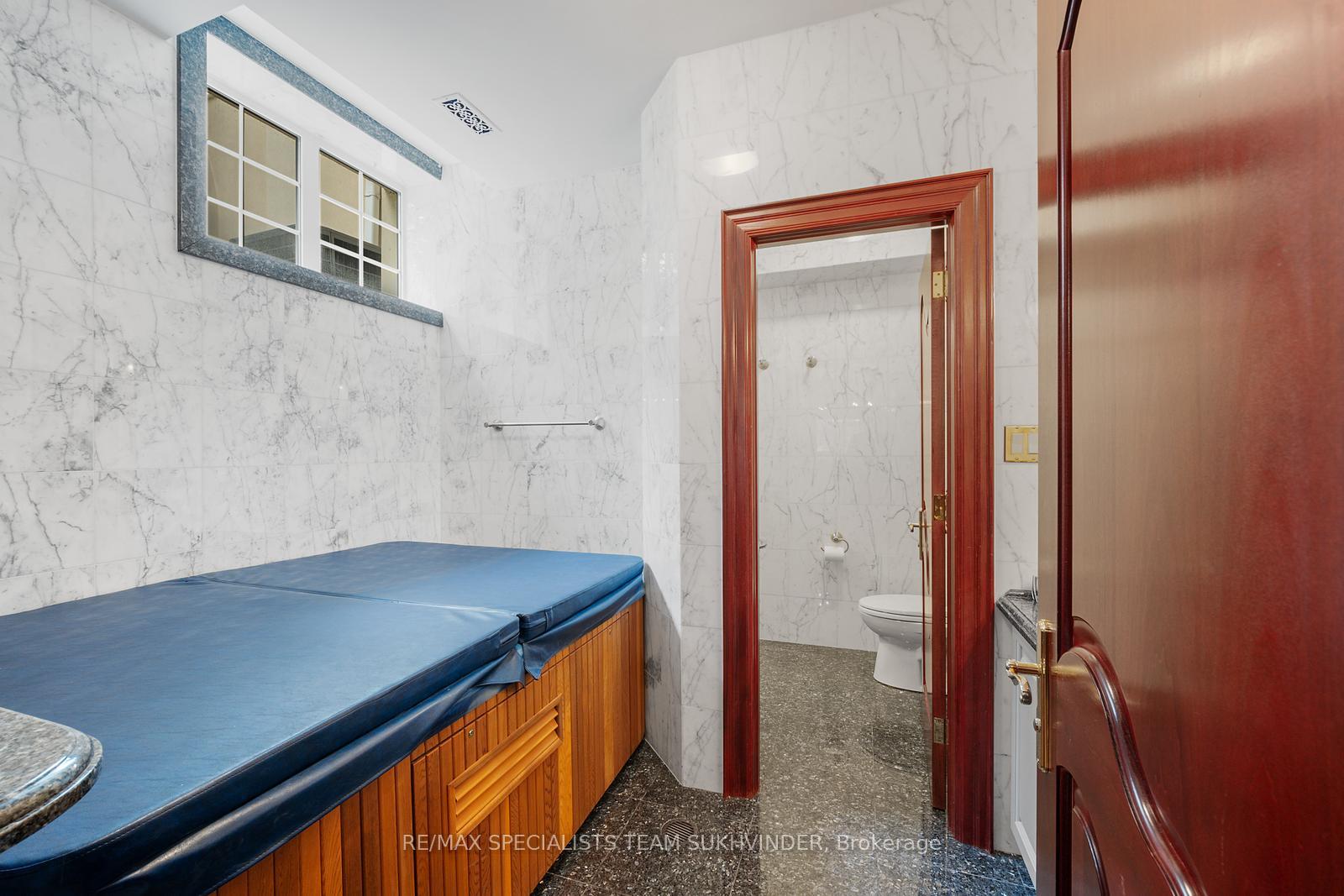 Photo 42 of 409 Dearbourne Avenue, King, King City — HOMEH