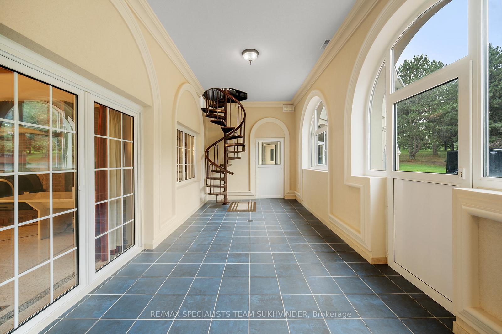 Photo 45 of 409 Dearbourne Avenue, King, King City — HOMEH