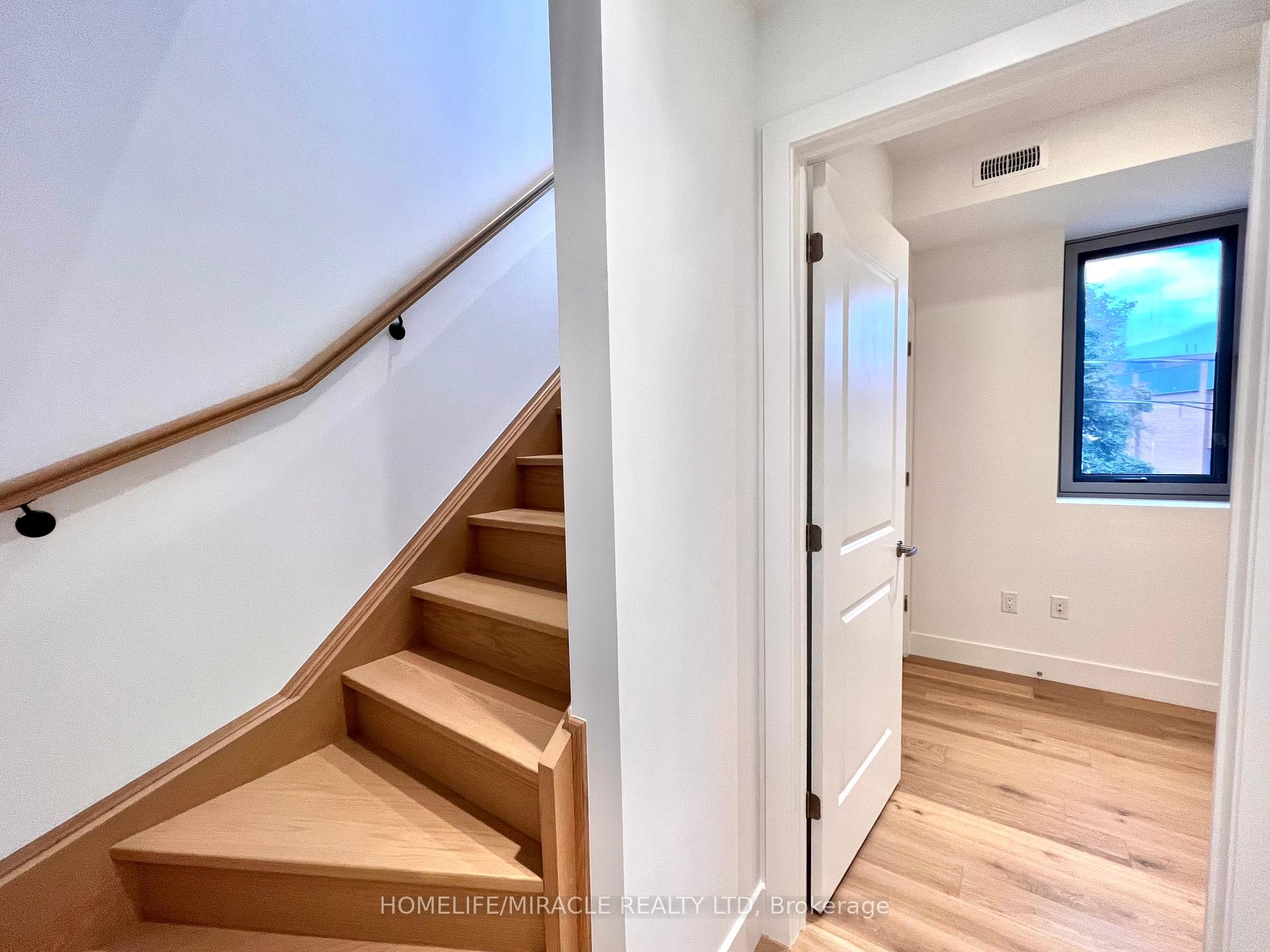 Photo 13 of Unit Unit 2, 299 Ossington Avenue, Toronto, Trinity-Bellwoods — HOMEH