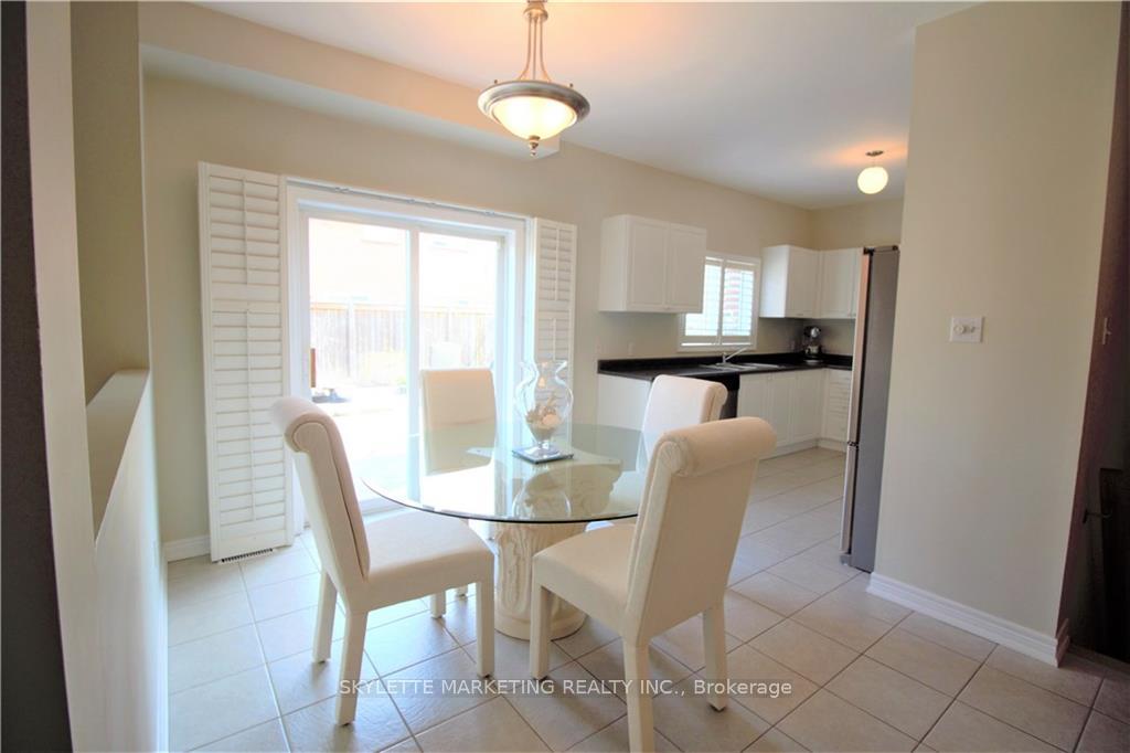 Photo 2 of 9 Bridgenorth Crescent, Hamilton, Stoney Creek — HOMEH