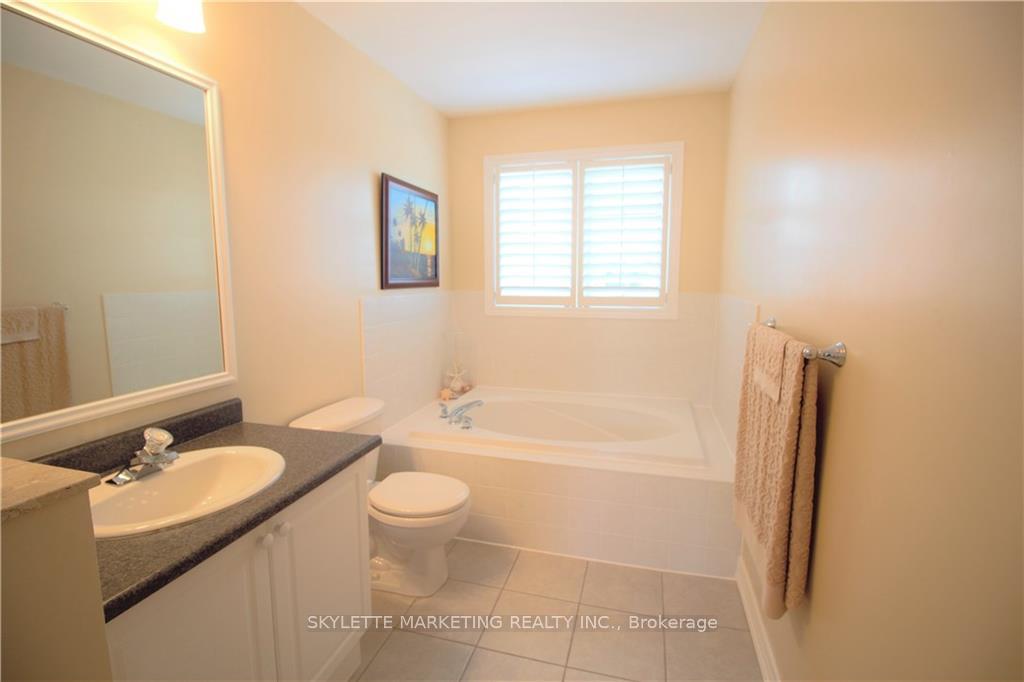 Photo 6 of 9 Bridgenorth Crescent, Hamilton, Stoney Creek — HOMEH