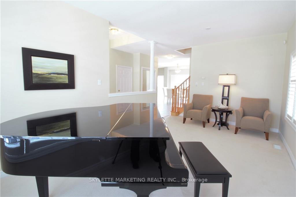 Photo 3 of 9 Bridgenorth Crescent, Hamilton, Stoney Creek — HOMEH