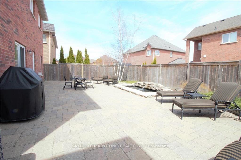 Photo 5 of 9 Bridgenorth Crescent, Hamilton, Stoney Creek — HOMEH