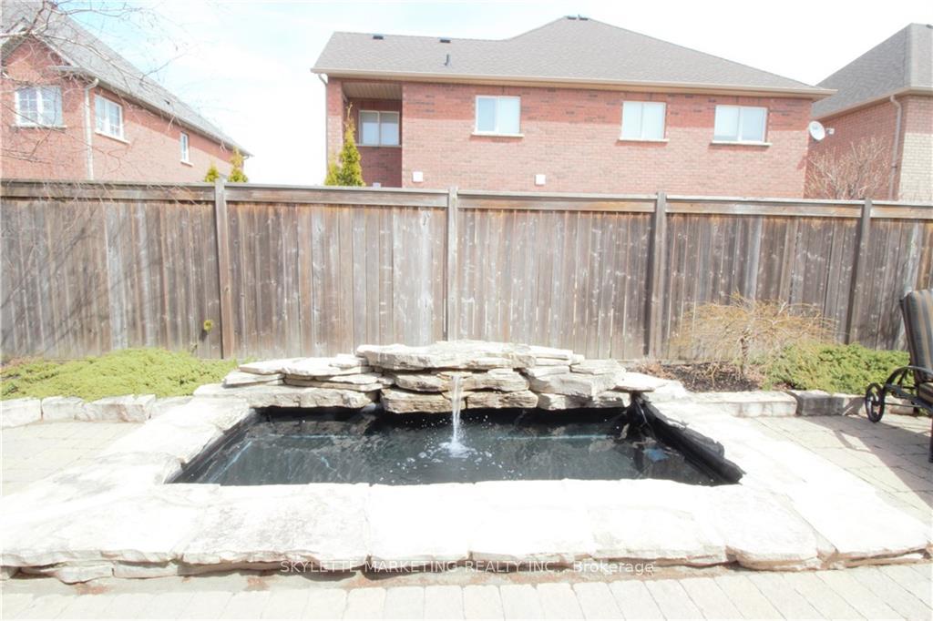 Photo 12 of 9 Bridgenorth Crescent, Hamilton, Stoney Creek — HOMEH
