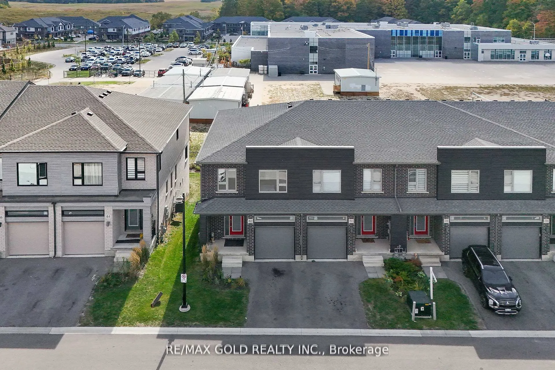 Photo 5 of 82 Pony Way, Kitchener — HOMEH